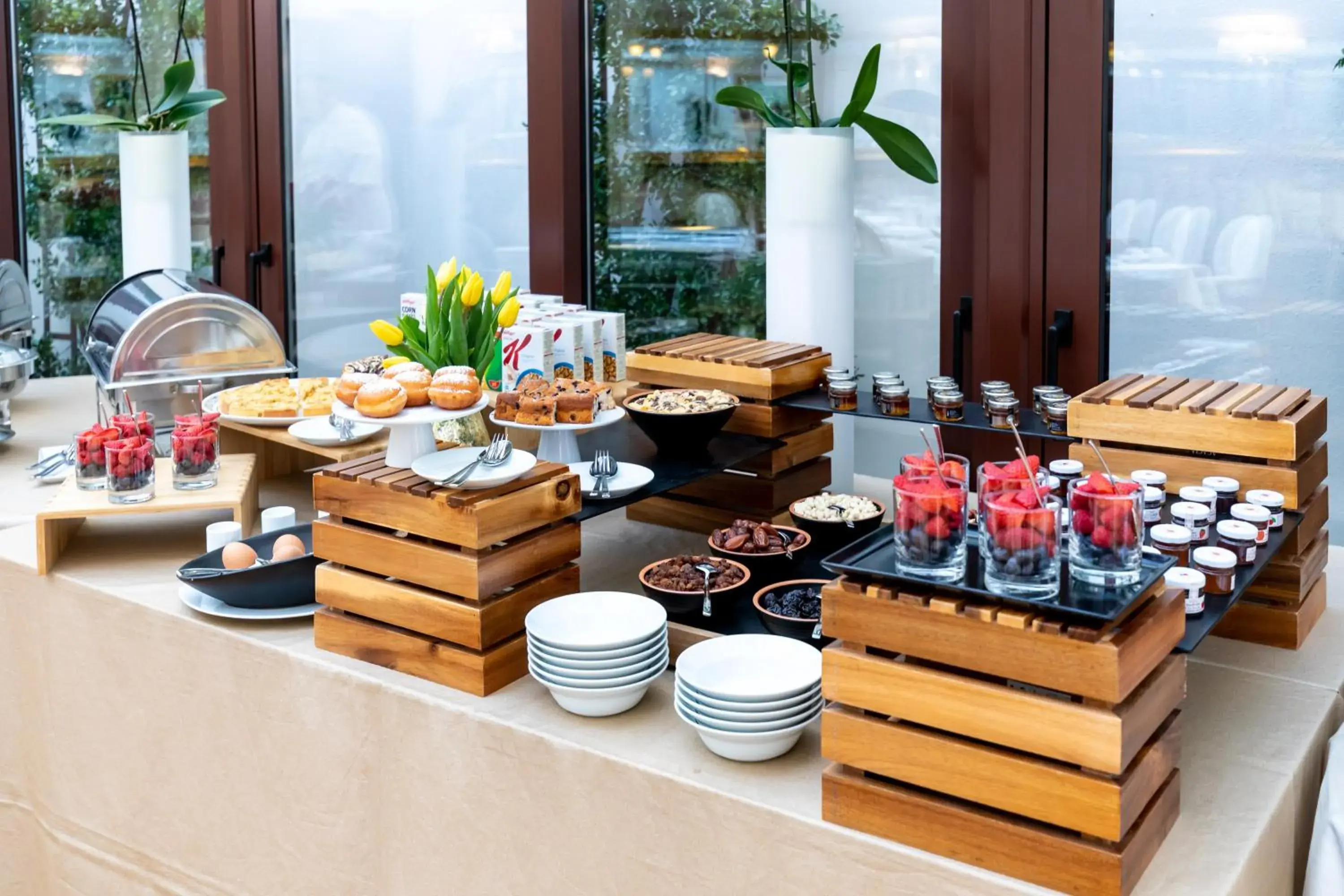 Buffet breakfast, Food in Hotel Le Premier