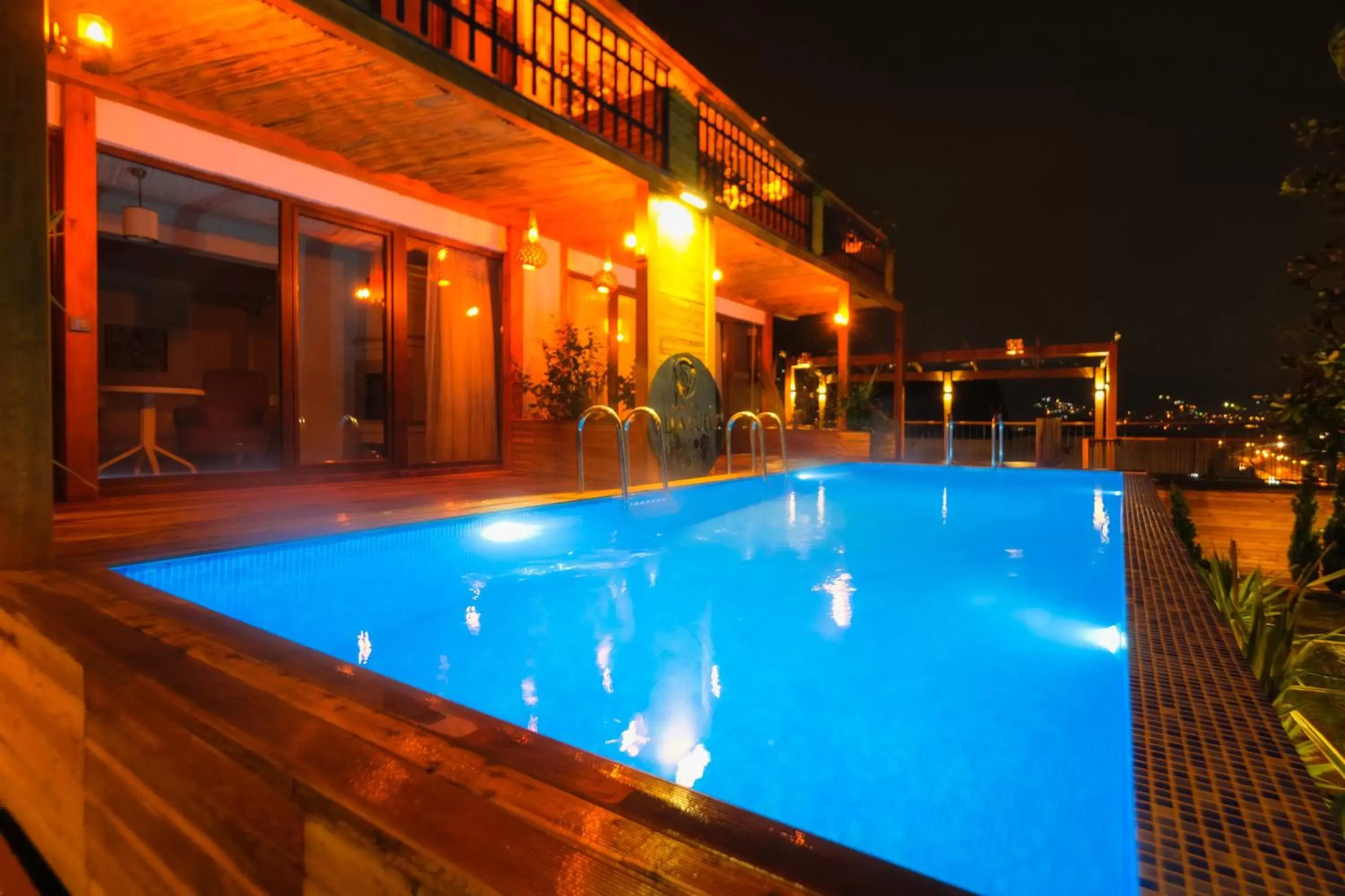 Property building, Swimming Pool in Sapanca Villa Suite Boutique Hotel