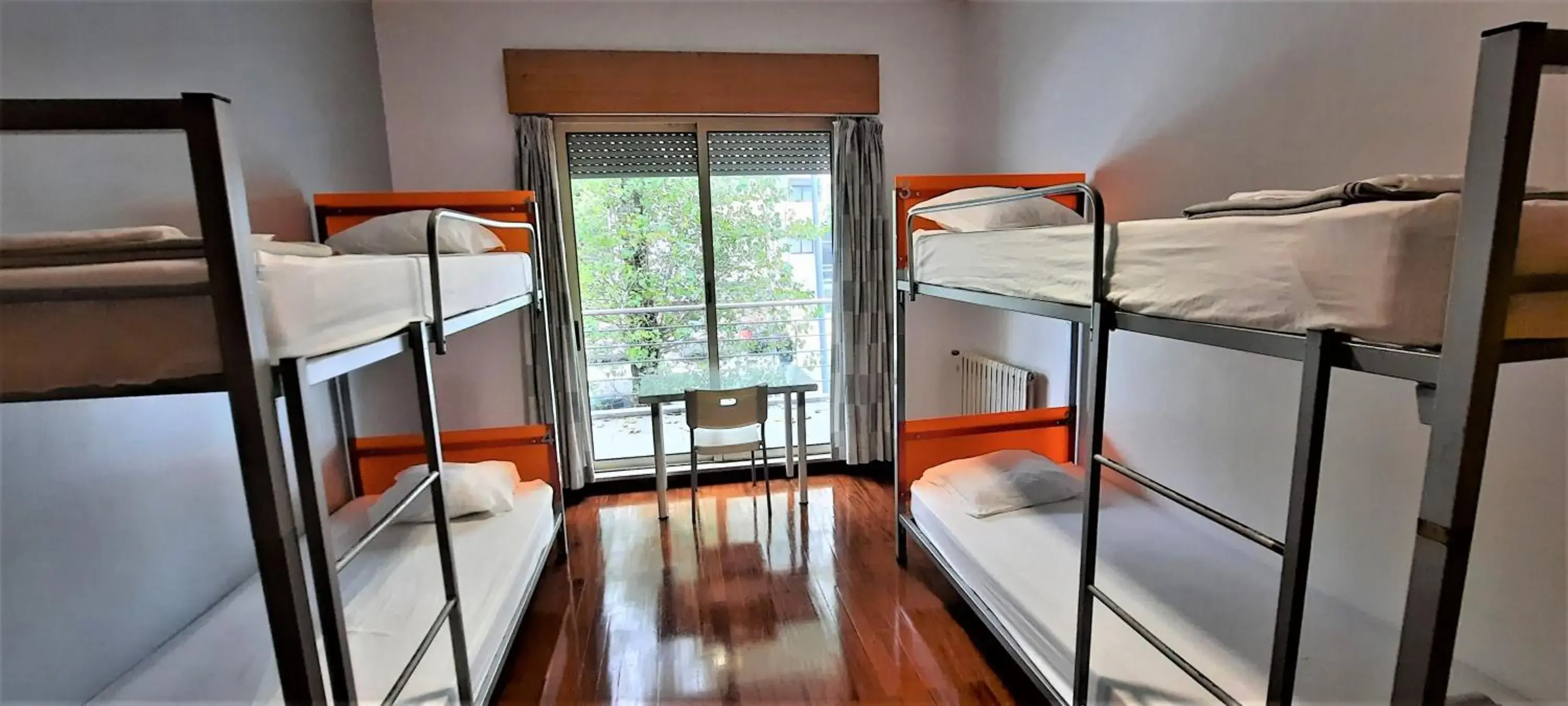 Bedroom, Bunk Bed in HI Porto - Pousada de Juventude