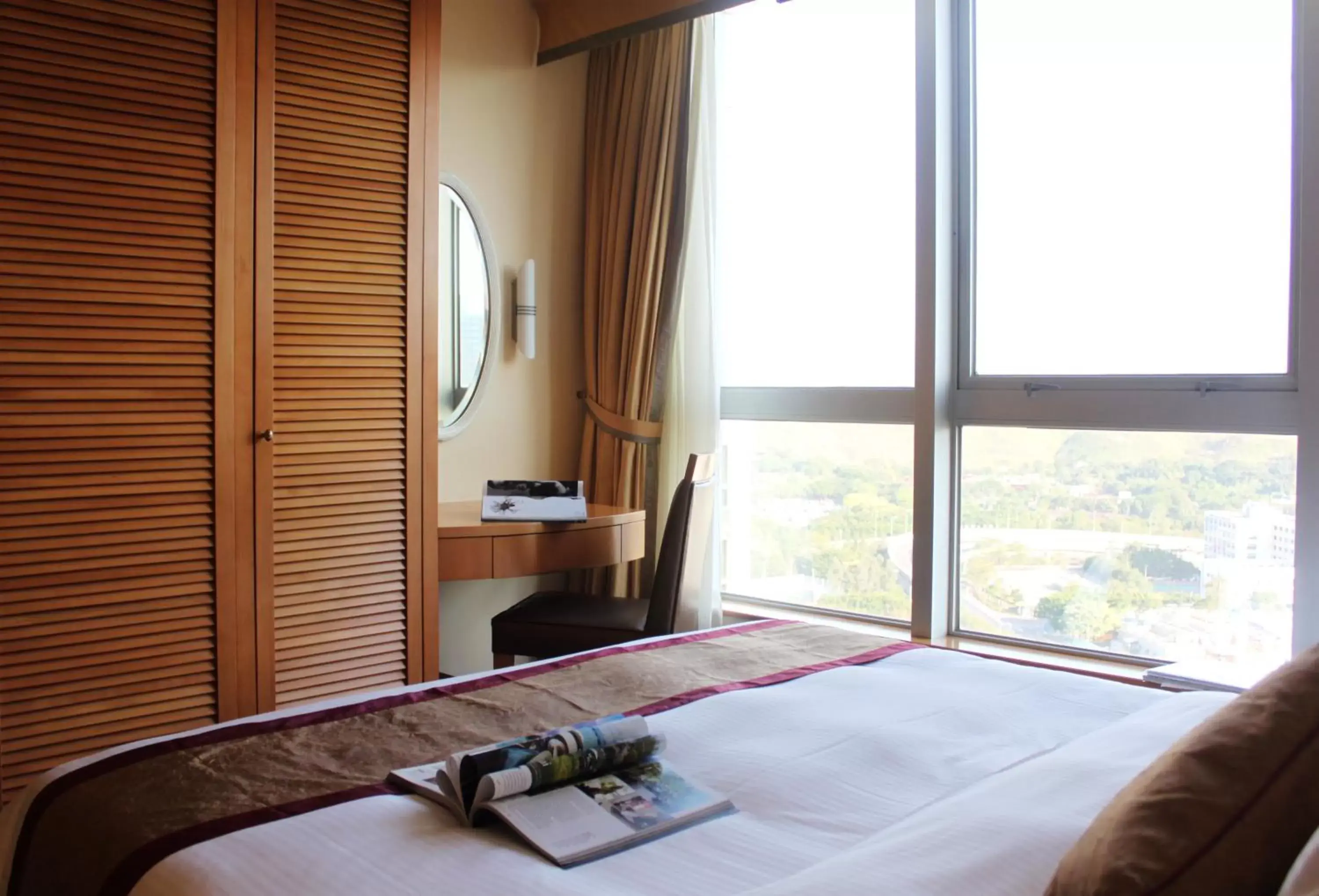 Bedroom, Bed in Harbour Plaza Resort City