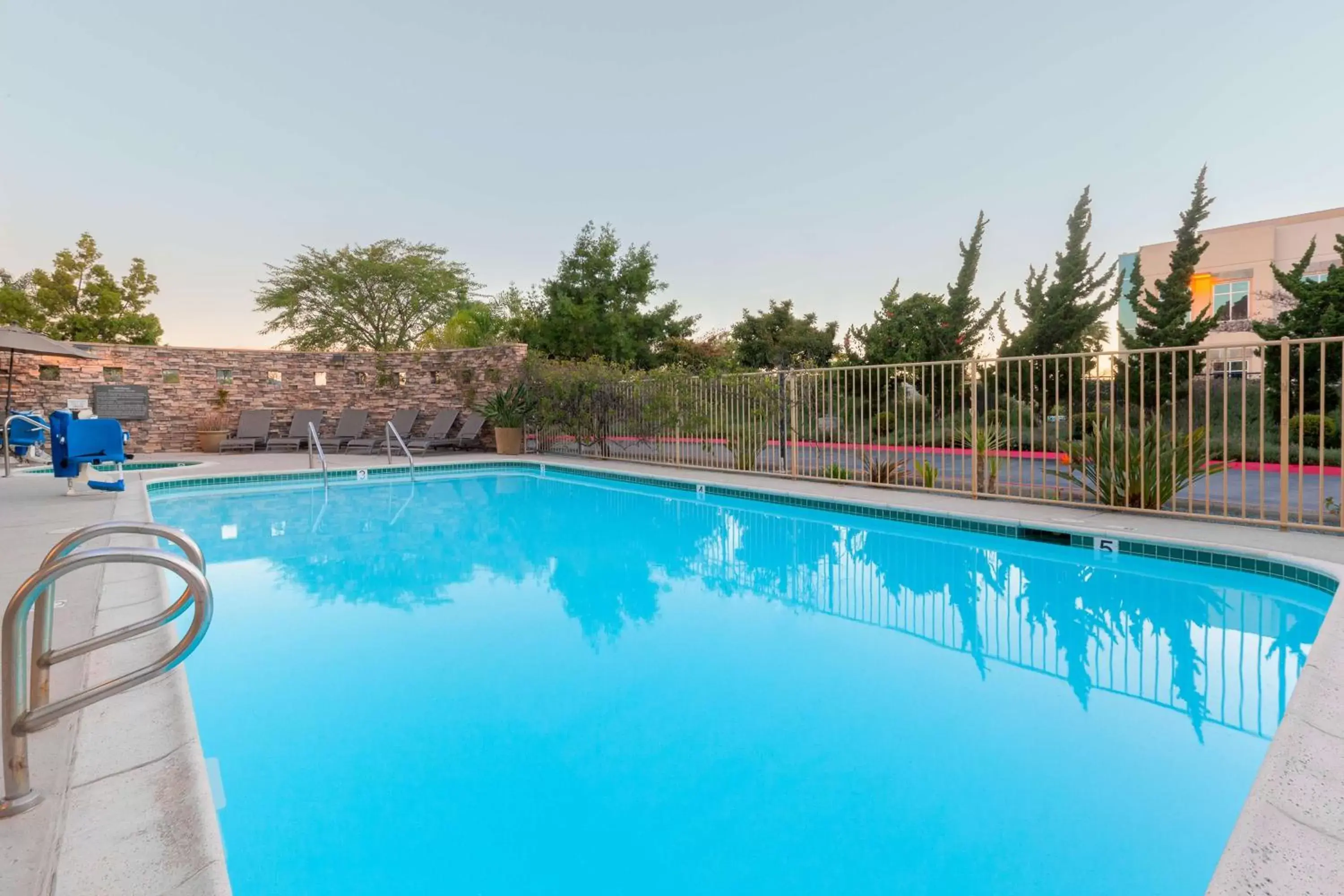 Pool view, Swimming Pool in Hampton Inn San Marcos