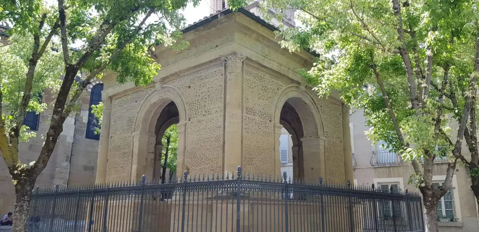 Property Building in Chambre de charme au coeur du vieux Valence