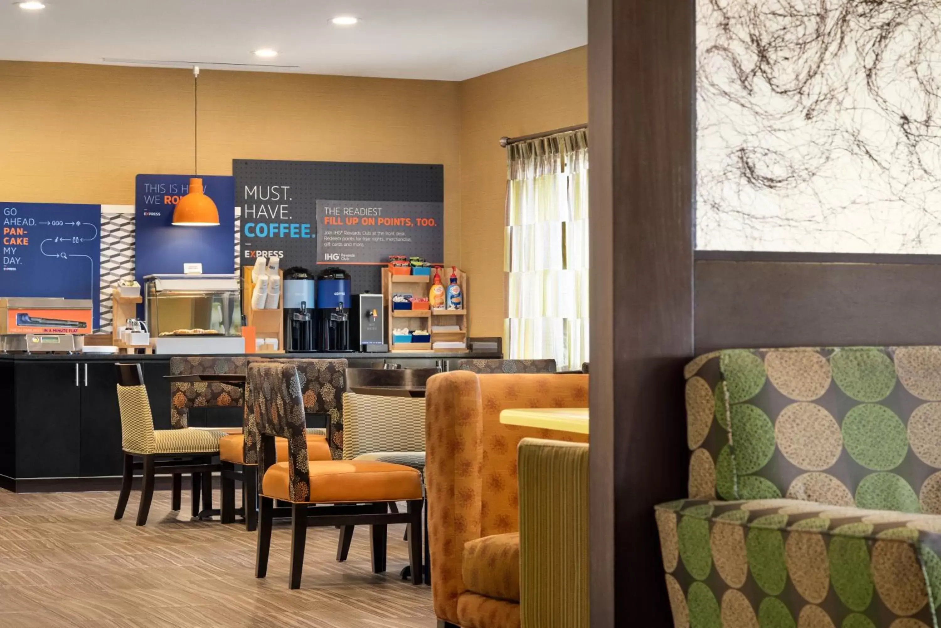 Breakfast, Restaurant/Places to Eat in Holiday Inn Express Hotel & Suites Edmond, an IHG Hotel