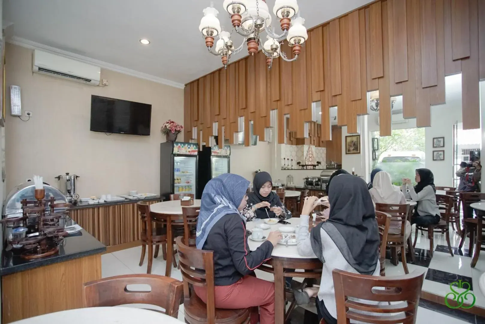 Restaurant/Places to Eat in Selaras Inn Syariah
