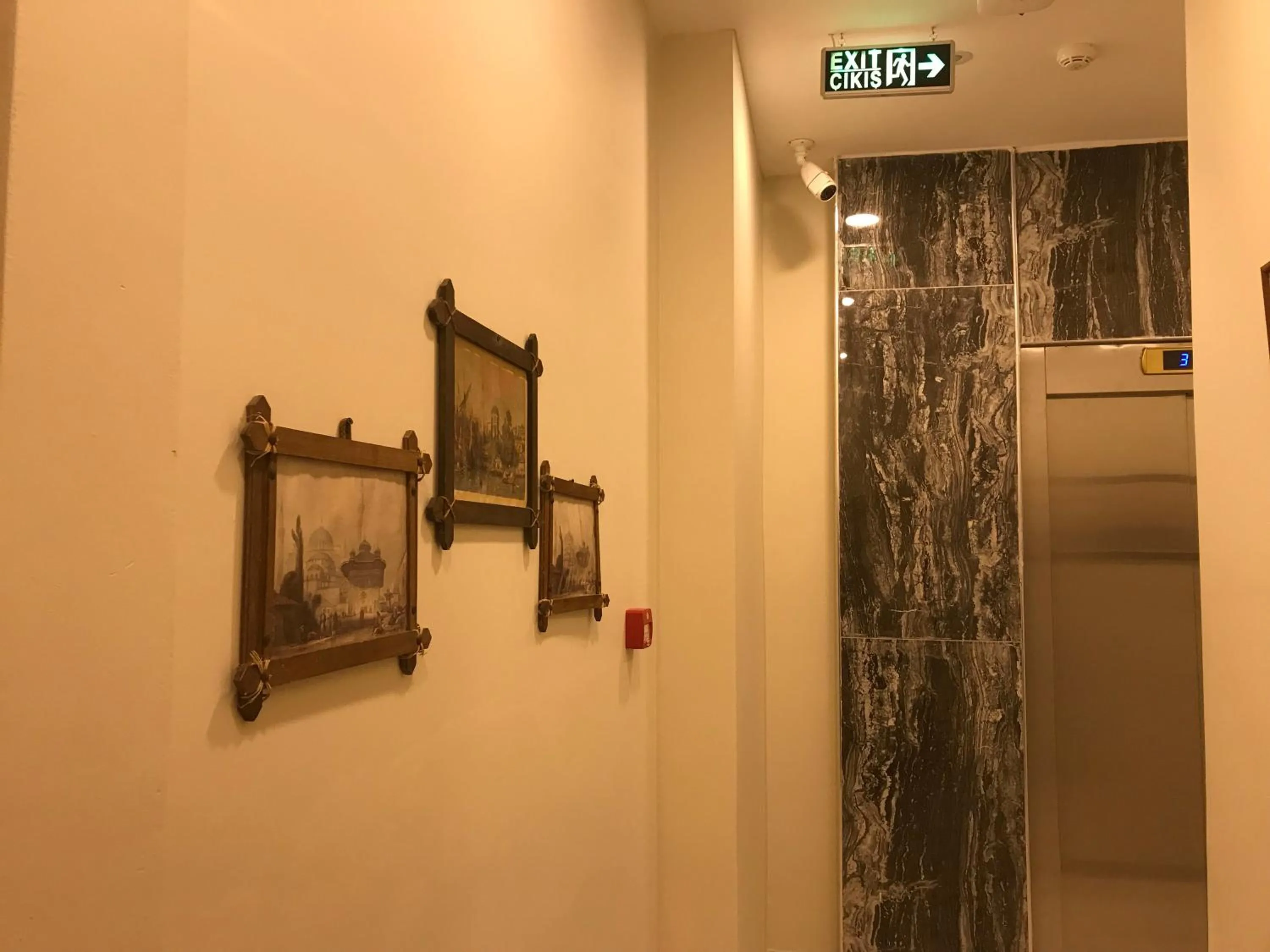 elevator in Historial Hotel