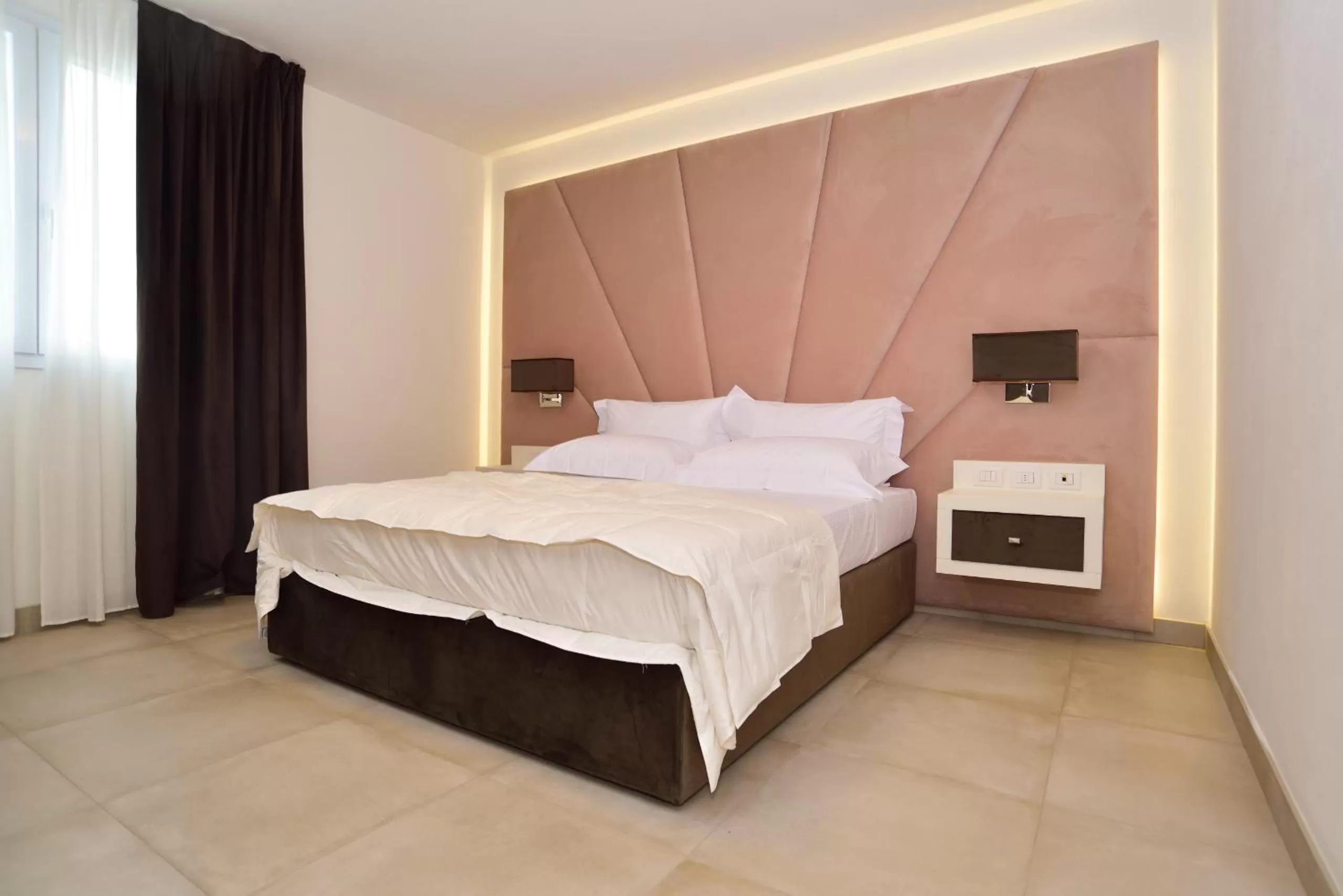 Bedroom, Bed in M2 Hotel