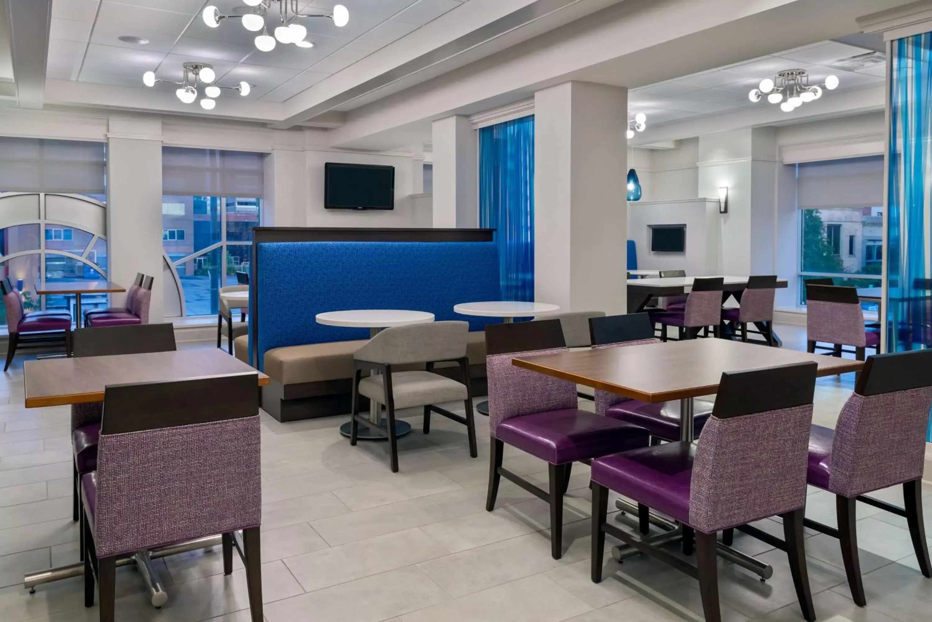 Breakfast, Restaurant/Places to Eat in Hampton Inn & Suites Buffalo/Downtown