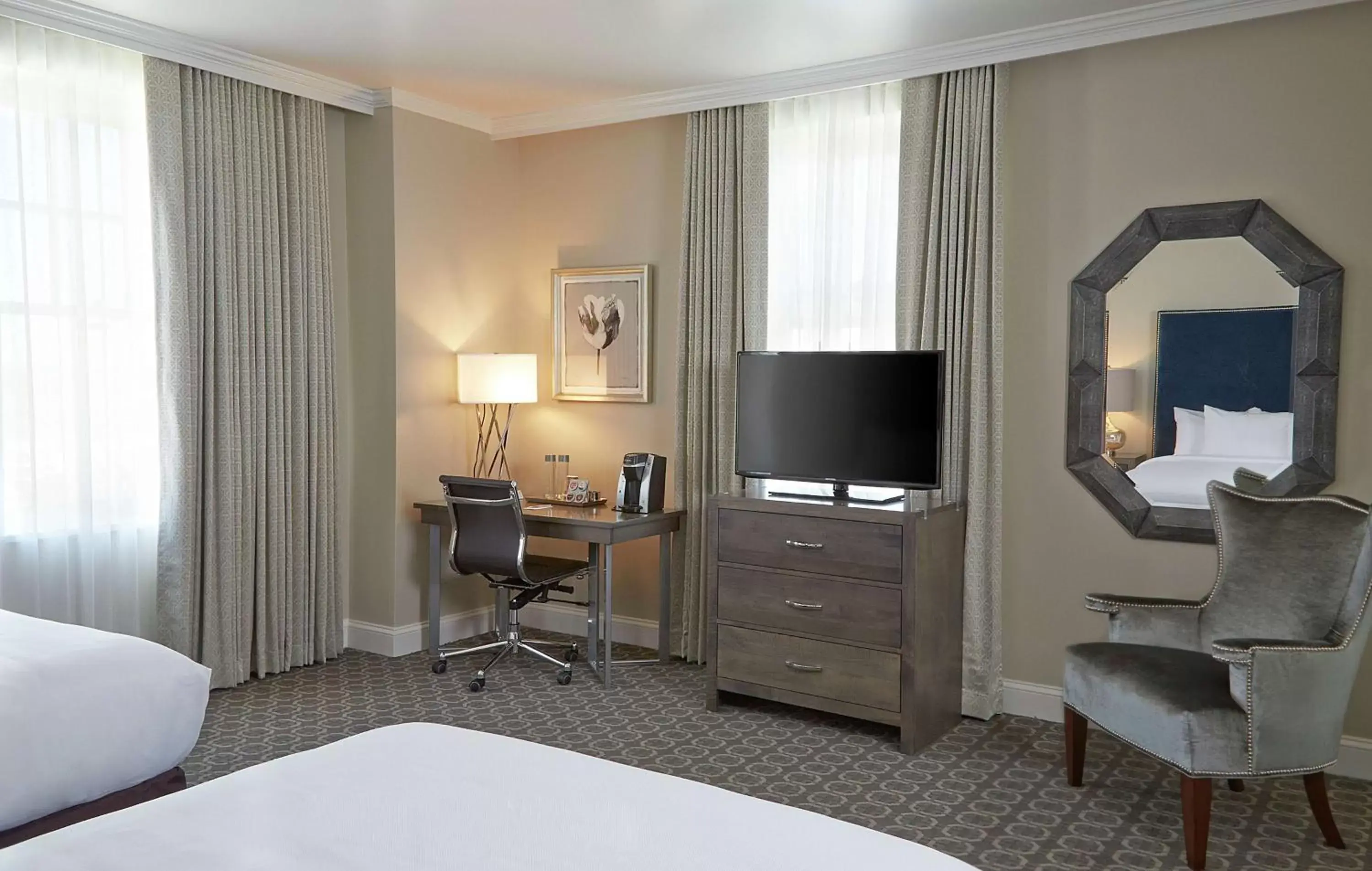 Bedroom, TV/Entertainment Center in Redmont Hotel Birmingham - Curio Collection by Hilton