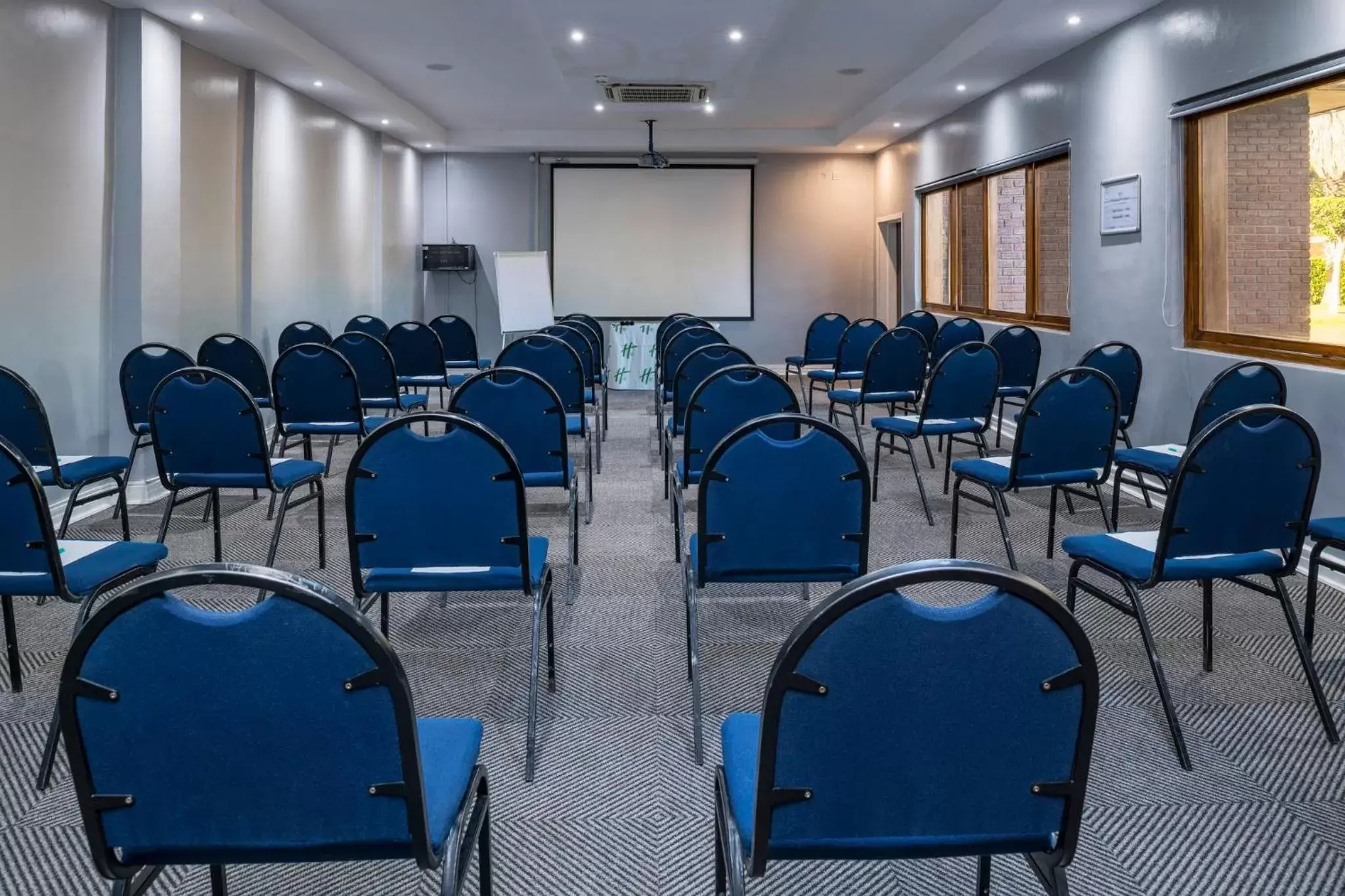 Meeting/conference room in Holiday Inn - Bulawayo, an IHG Hotel