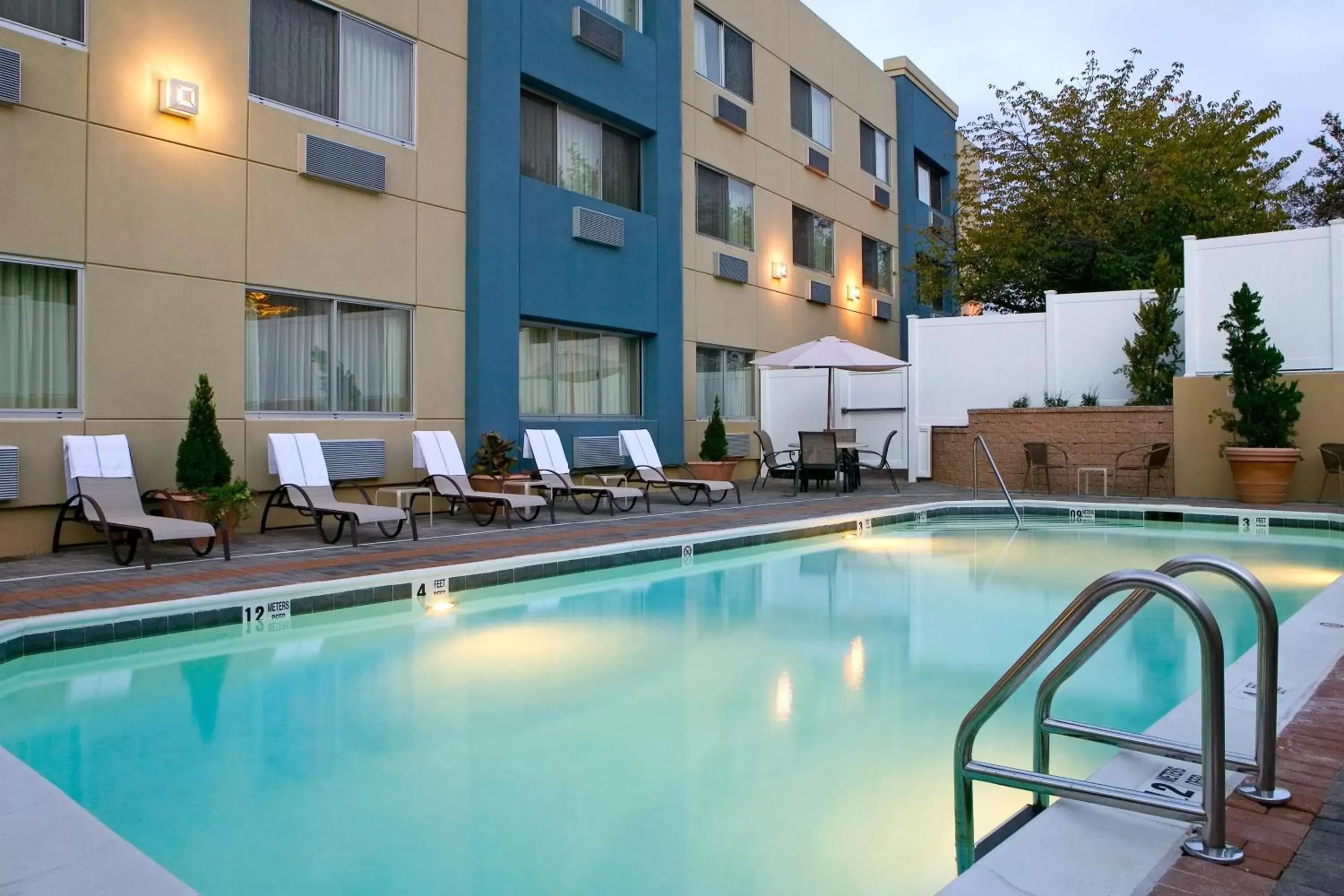 Swimming Pool in Four Points by Sheraton Melville Long Island