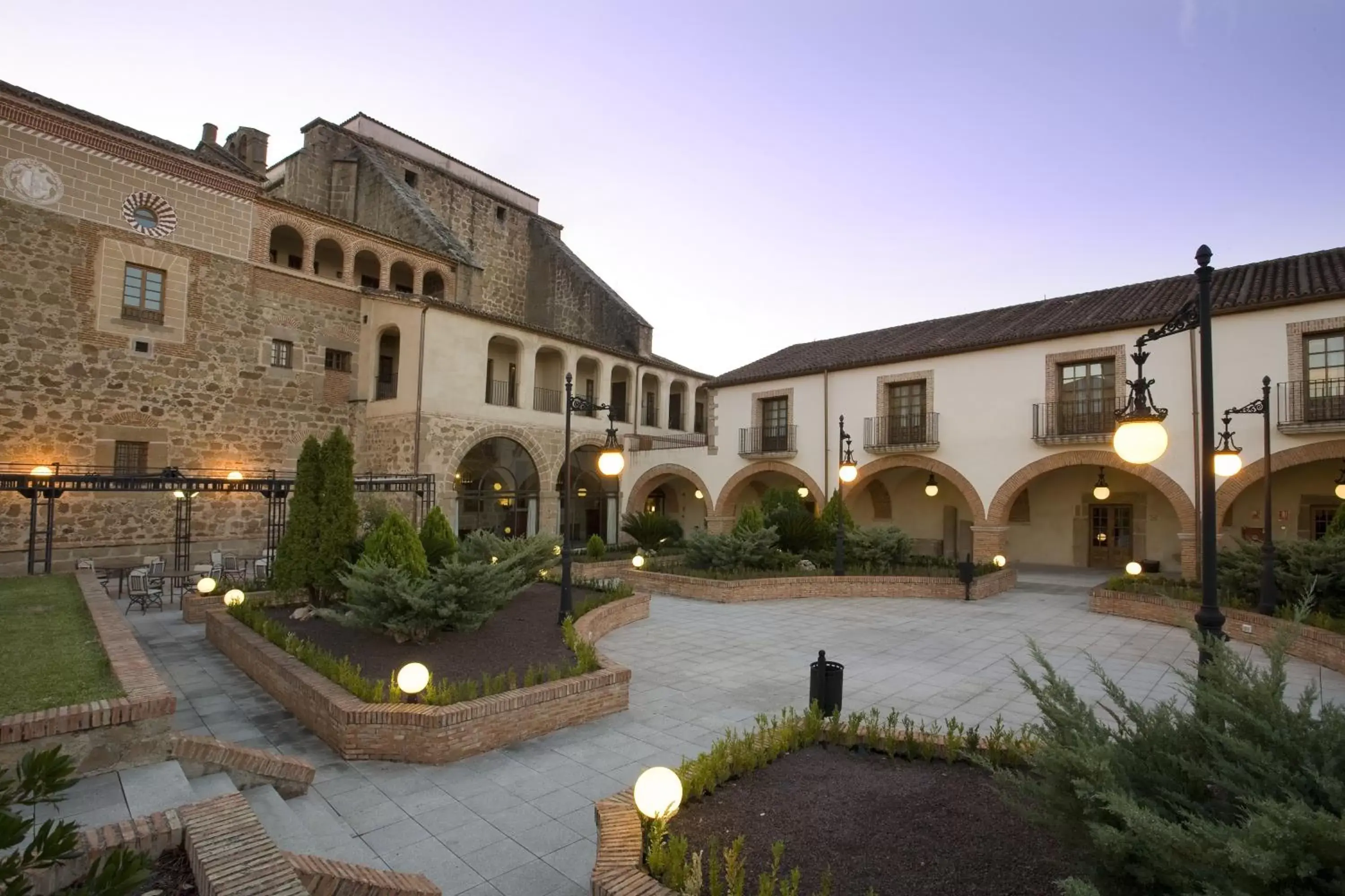 Garden, Property Building in Parador de Plasencia