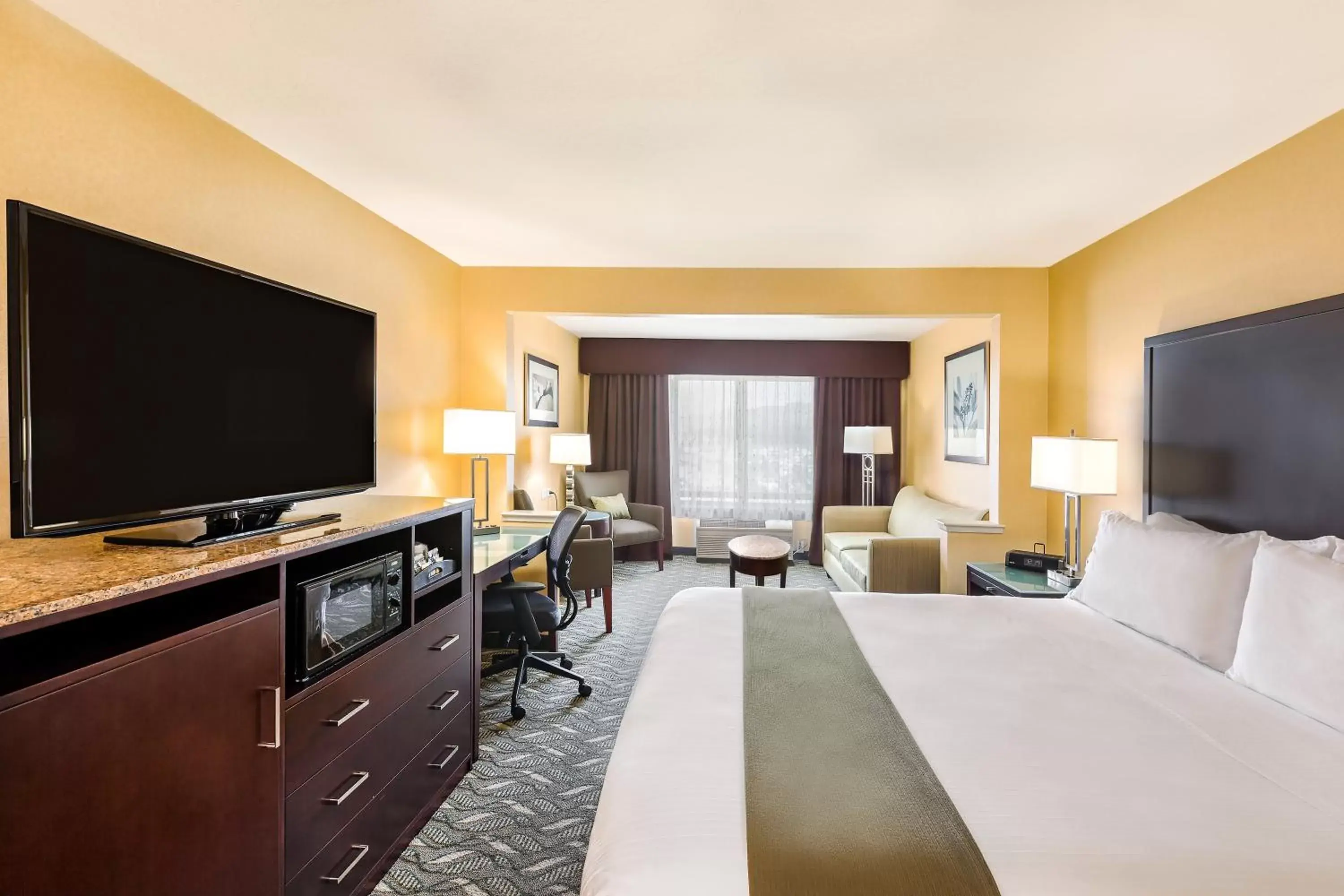 Photo of the whole room, TV/Entertainment Center in Holiday Inn Express Hotel & Suites San Jose-Morgan Hill, an IHG Hotel