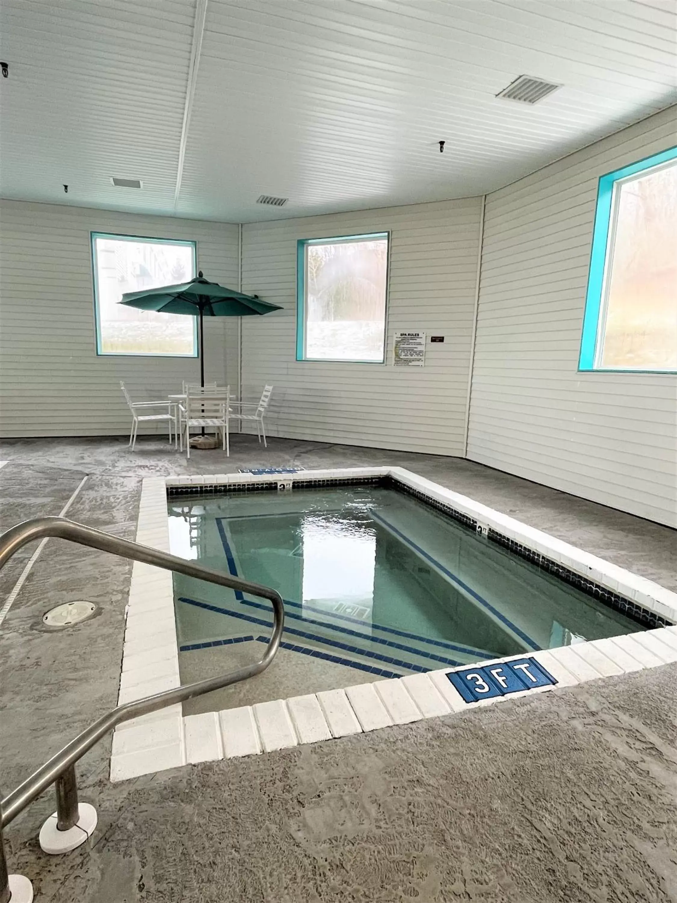 Hot Tub, Swimming Pool in AmericInn by Wyndham Petoskey