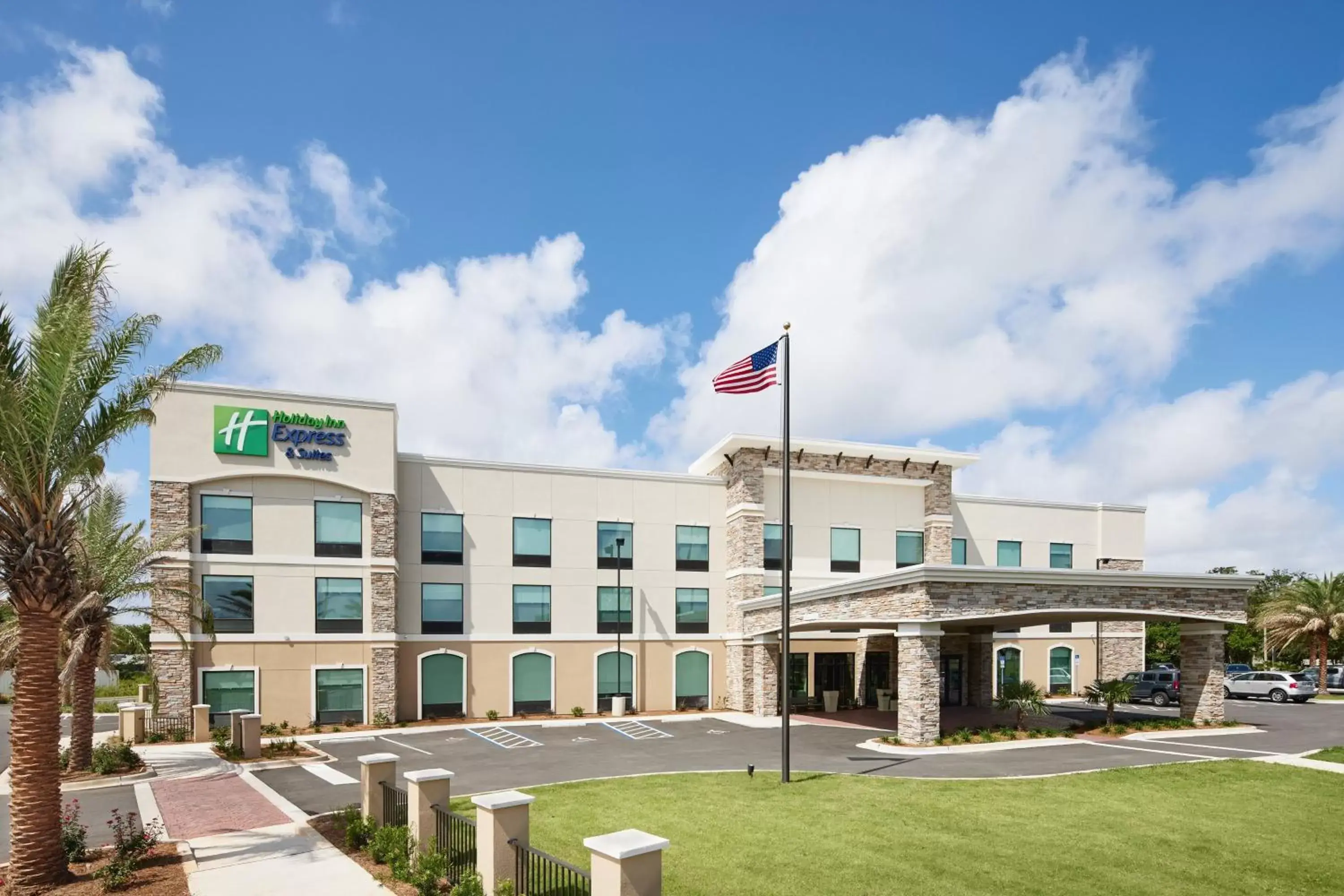 Property Building in Holiday Inn Express & Suites Gulf Breeze - Pensacola Area, an IHG Hotel