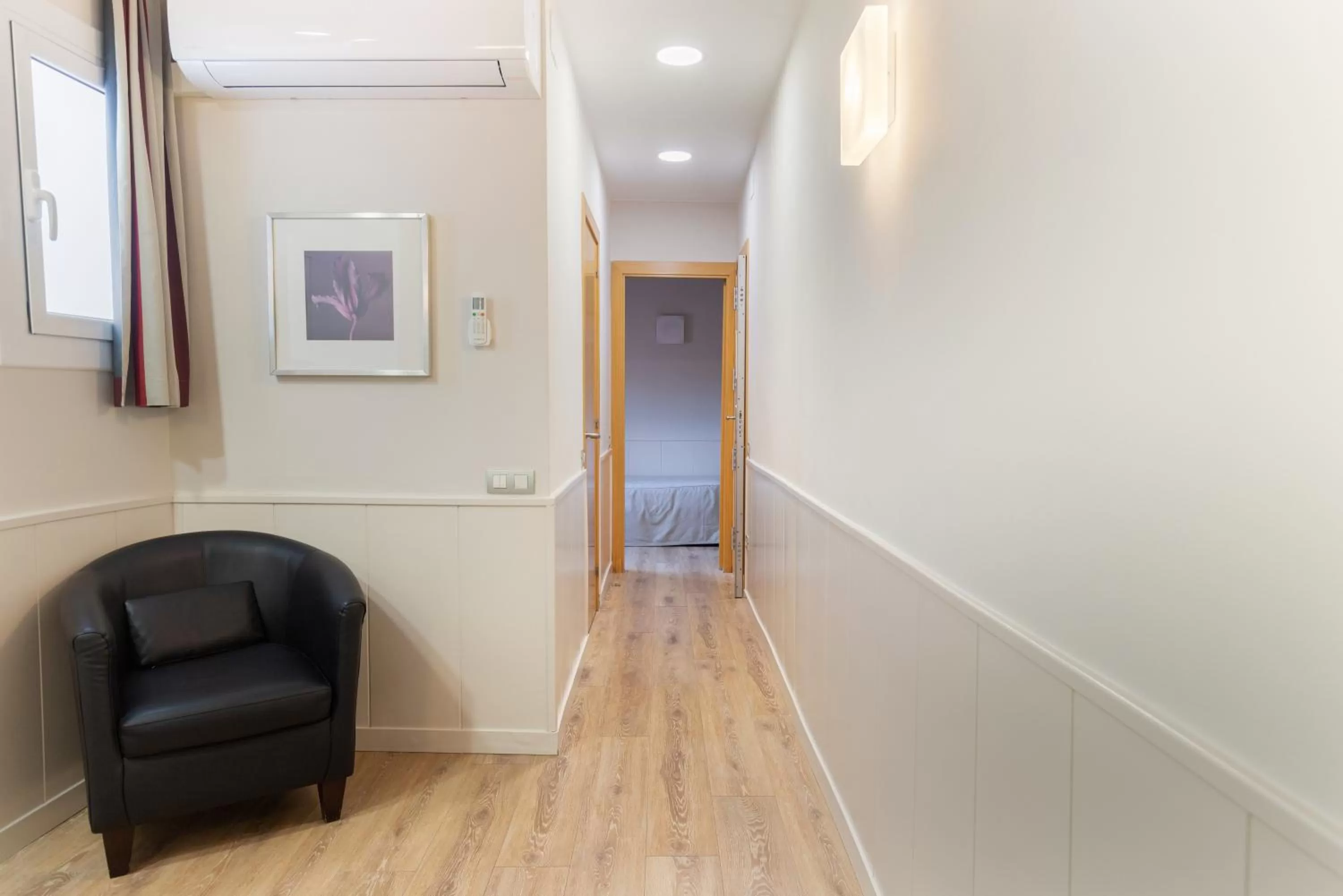 Seating area in Atica Apartments - by Weflating