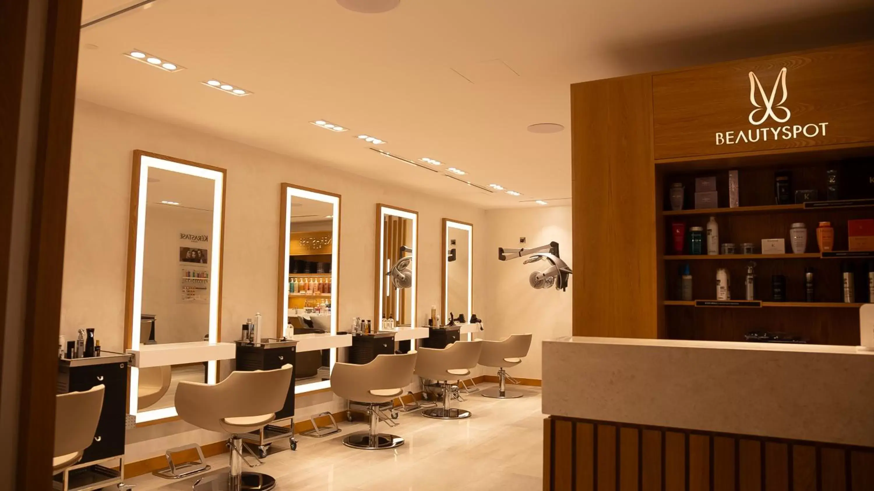 Area and facilities, Lounge/Bar in Hilton Abu Dhabi Yas Island