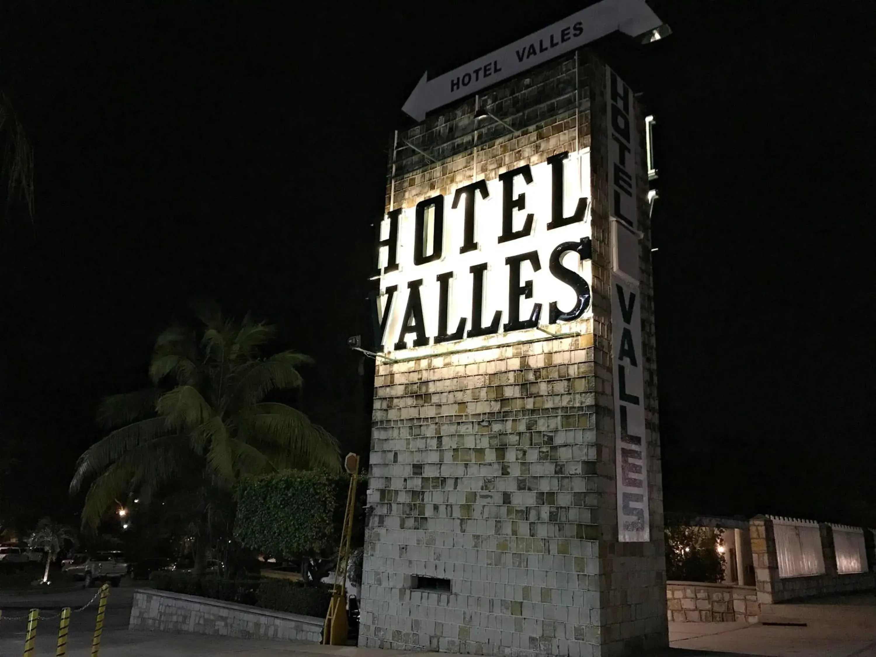 Facade/entrance, Property Building in Hotel Valles