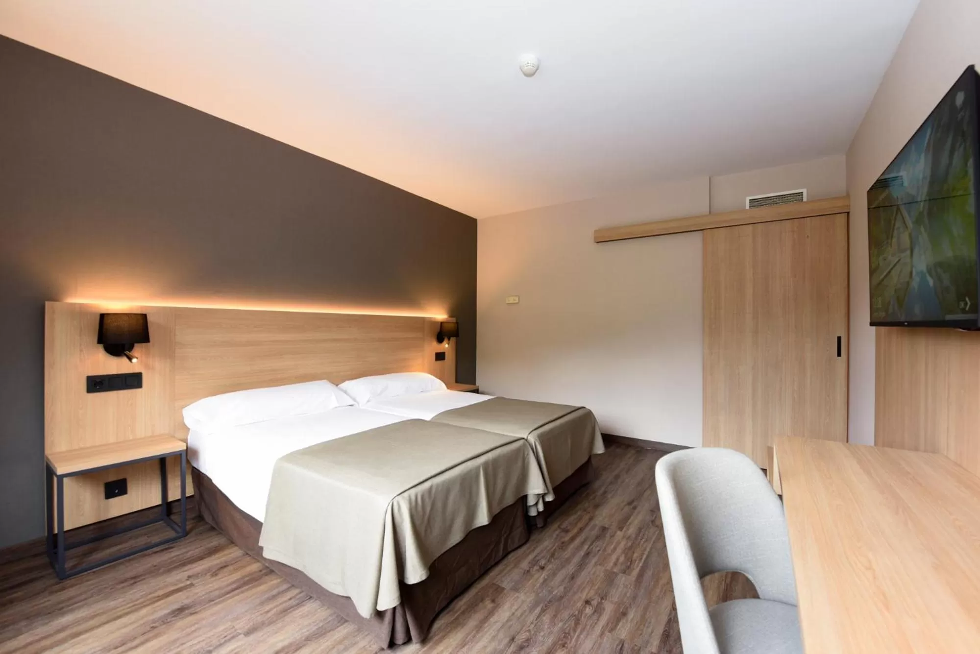 Bed in SOMMOS Hotel Benasque Spa