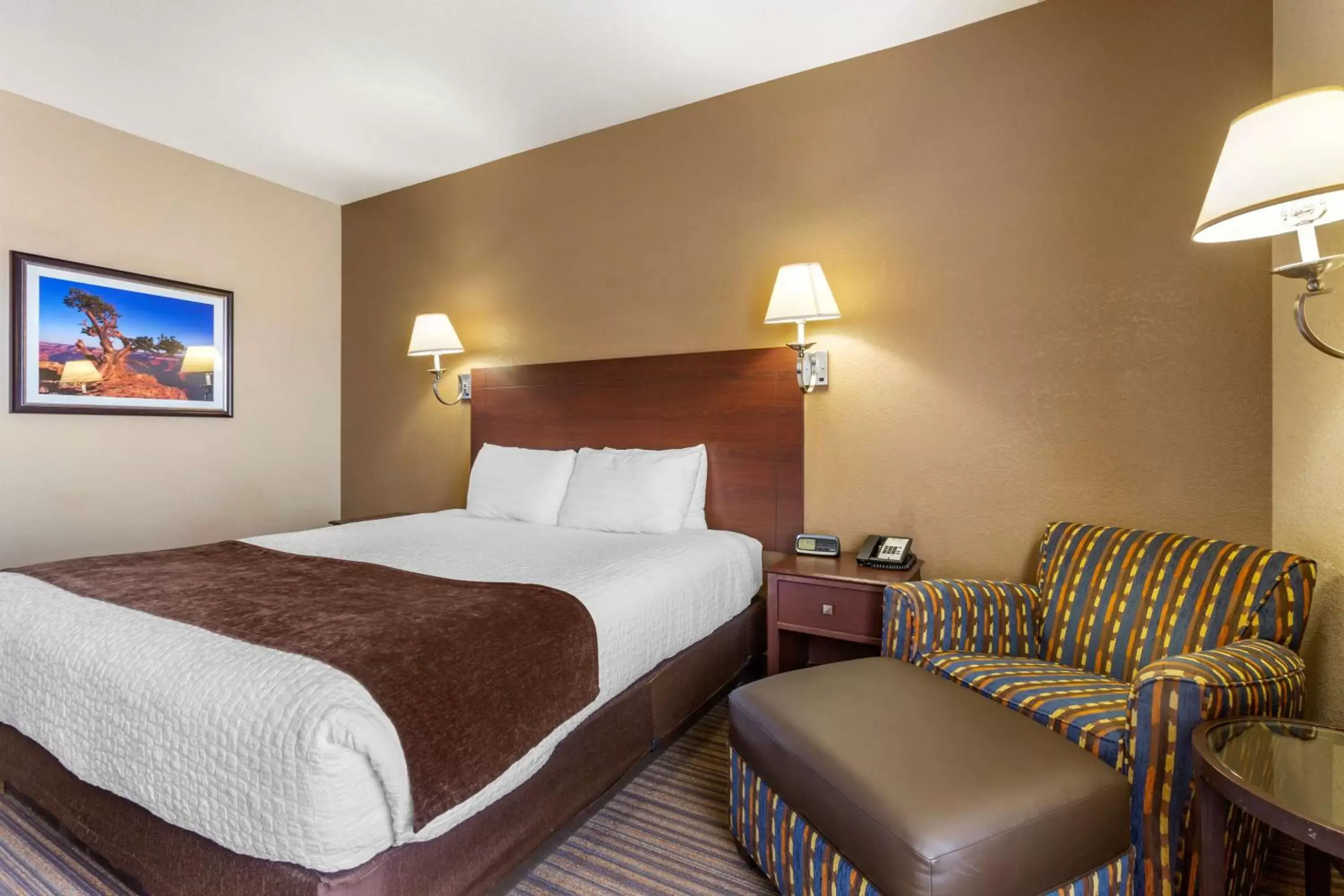 Photo of the whole room, Bed in Best Western Plus Winslow Inn