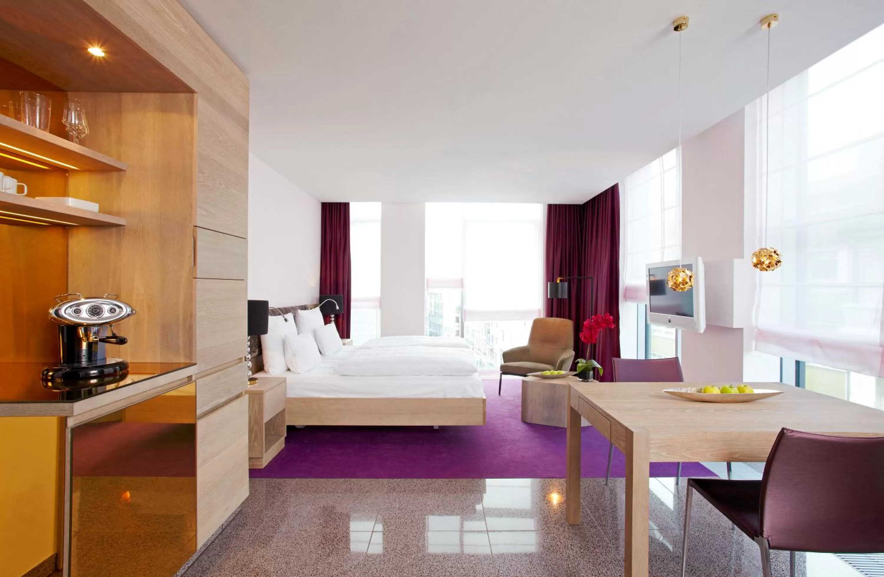 Photo of the whole room, Bed in abito Suites