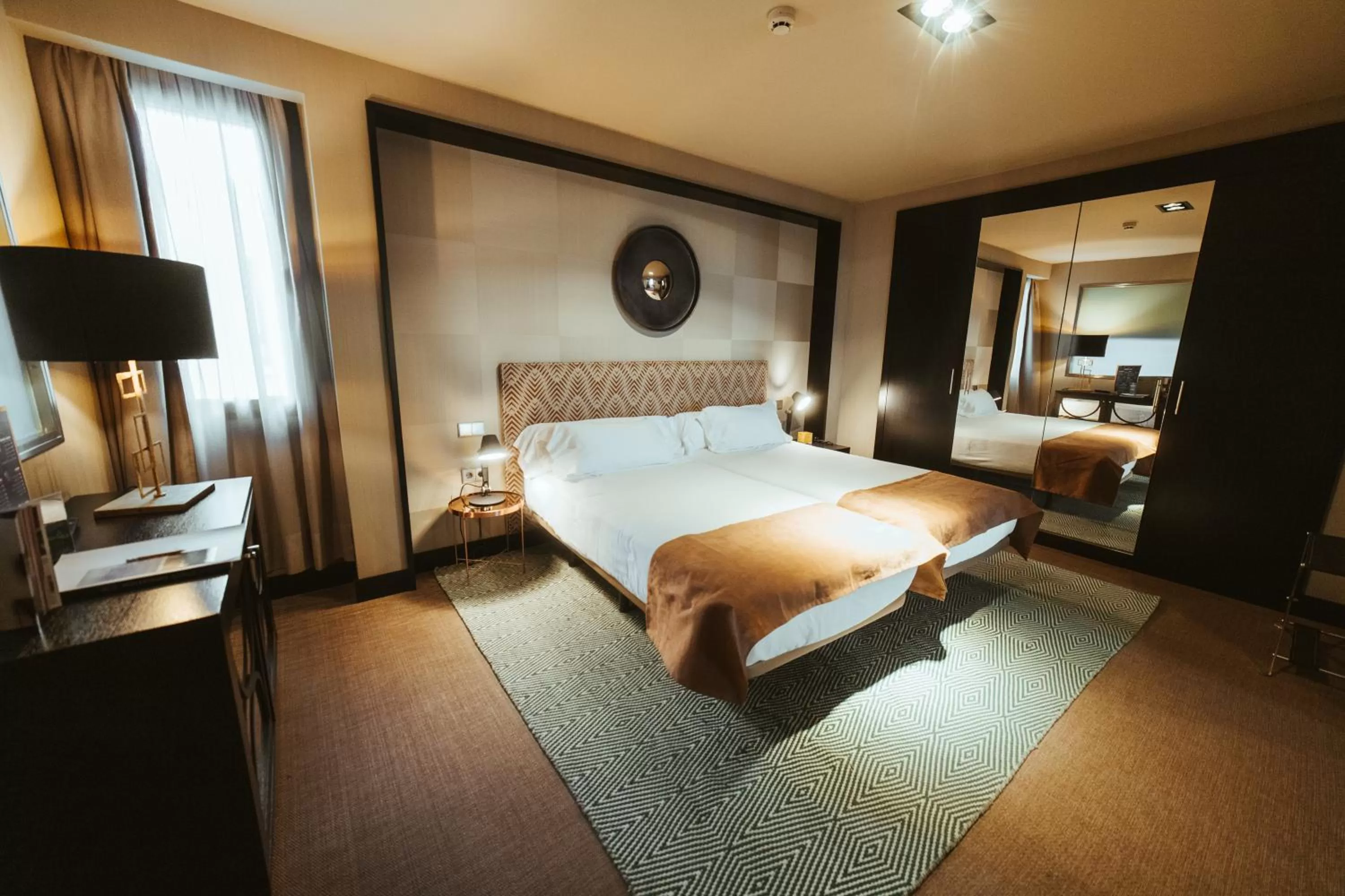 Photo of the whole room, Bed in Barceló León Conde Luna