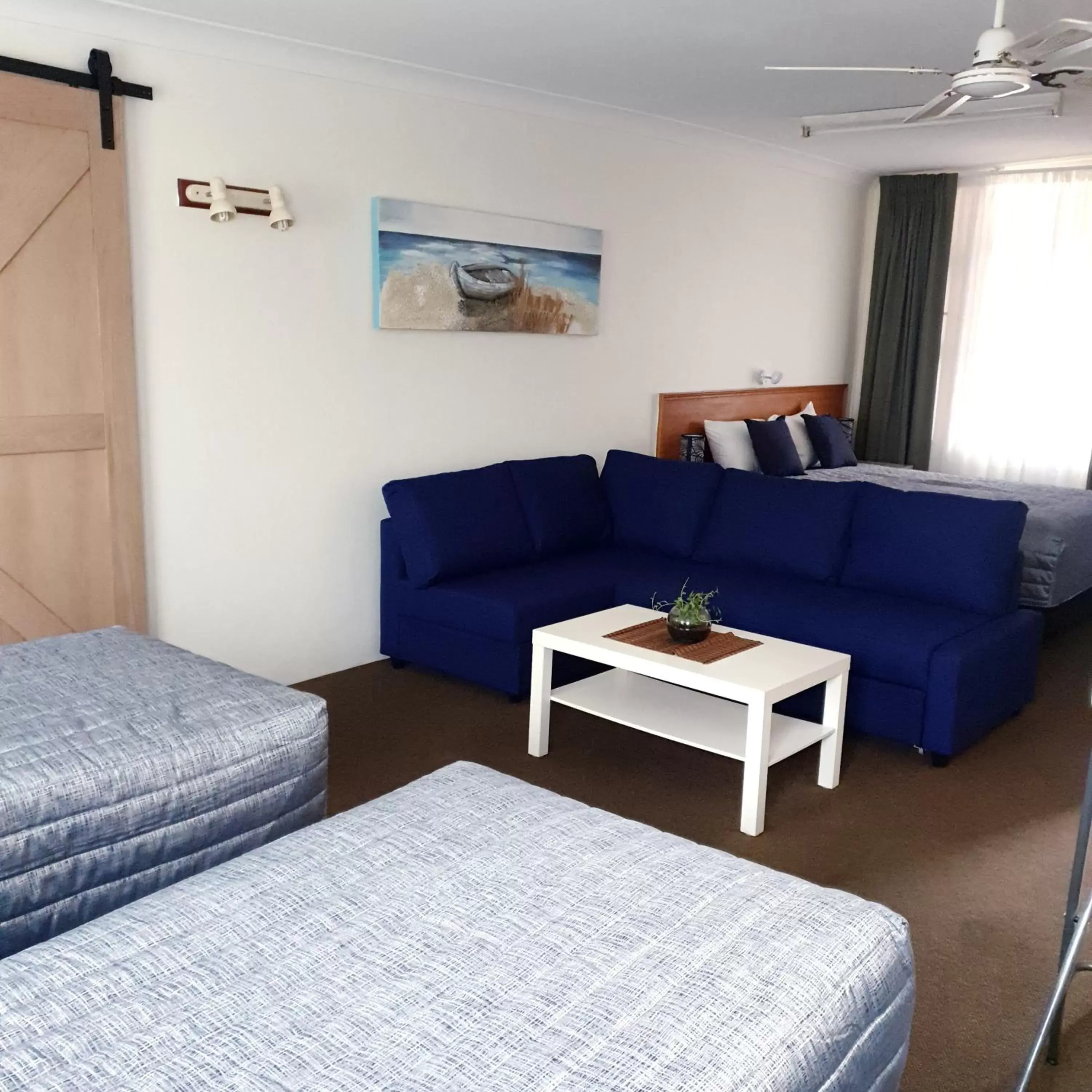 Seating Area in Sandpiper Motel Ulladulla