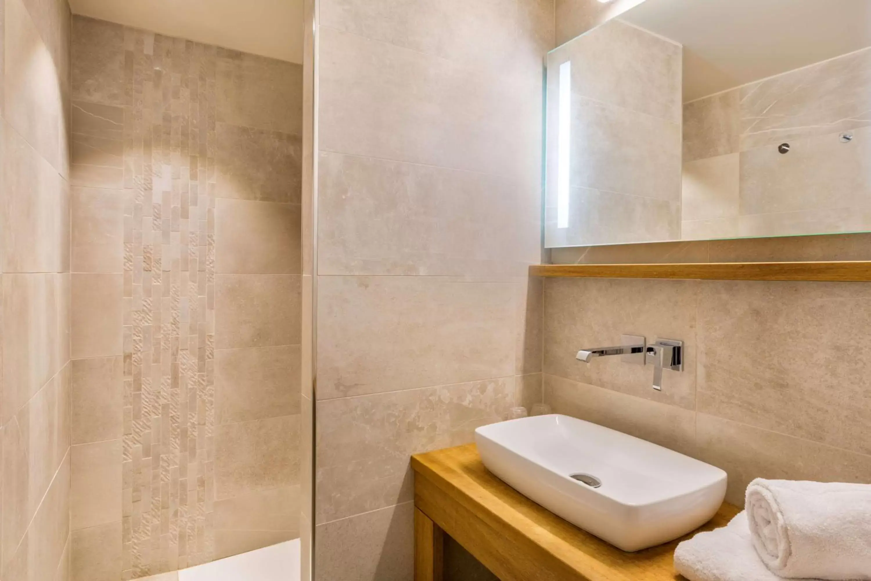 Bathroom in Best Western L'Aquarium Arras Nord Bathroom in Best Western L'Aquarium Arras Nord