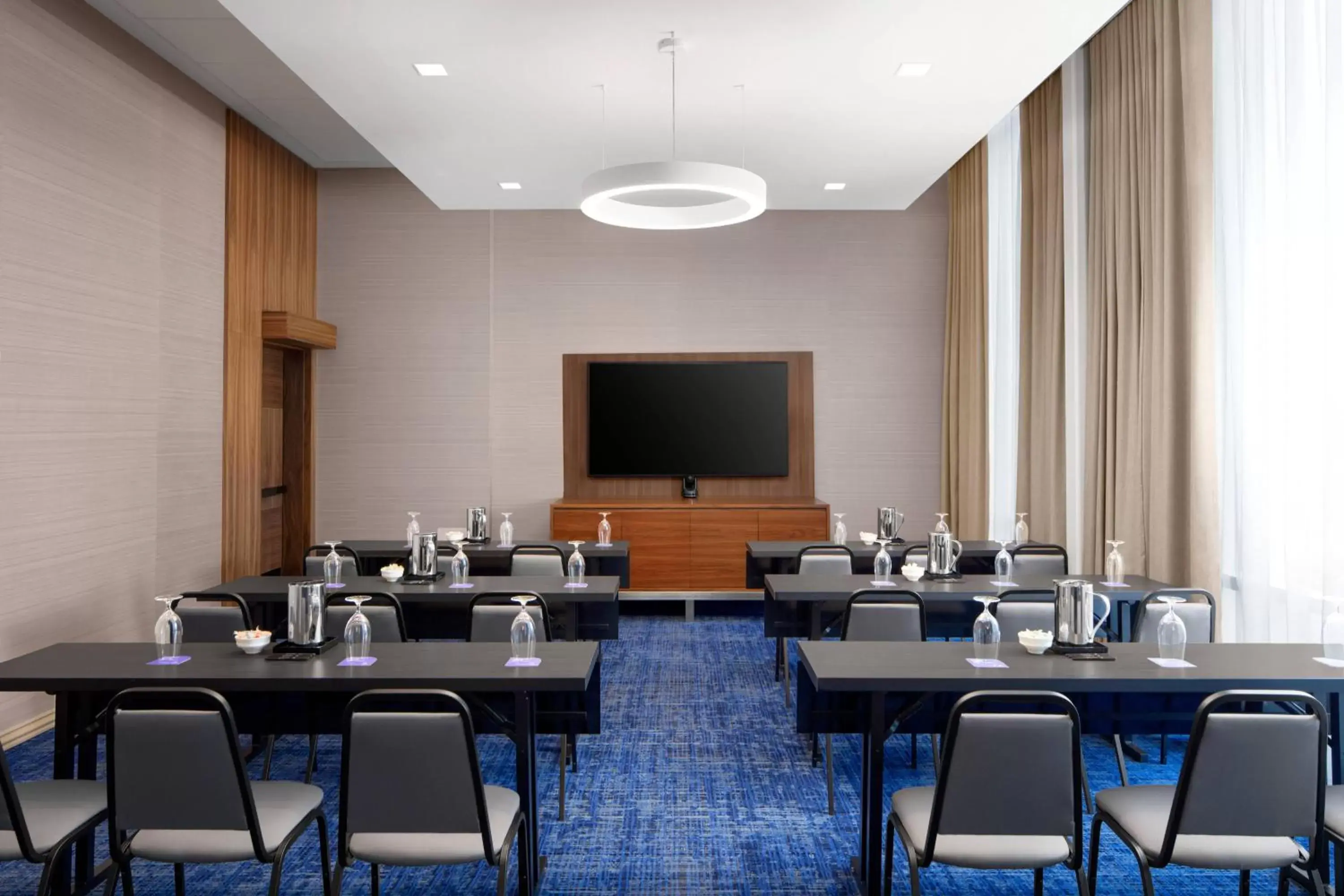 Meeting/conference room in Delta Hotels by Marriott Thunder Bay