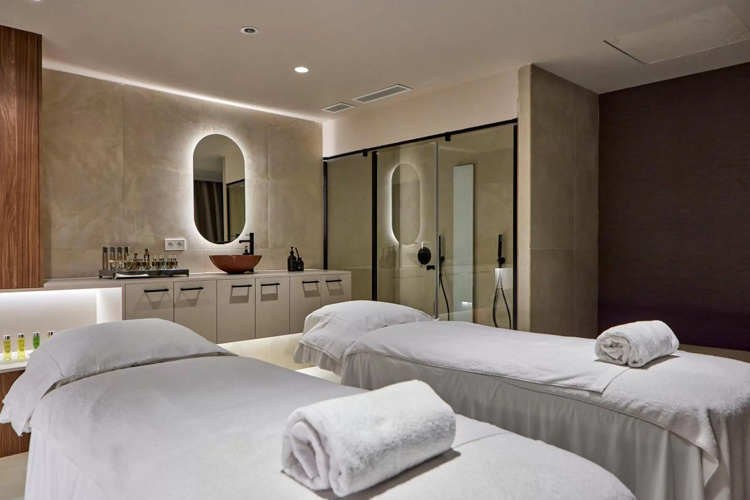 Spa and wellness centre/facilities, Bed in Universal Grand León & Spa Spa and wellness centre/facilities, Bed in Universal Grand León & Spa