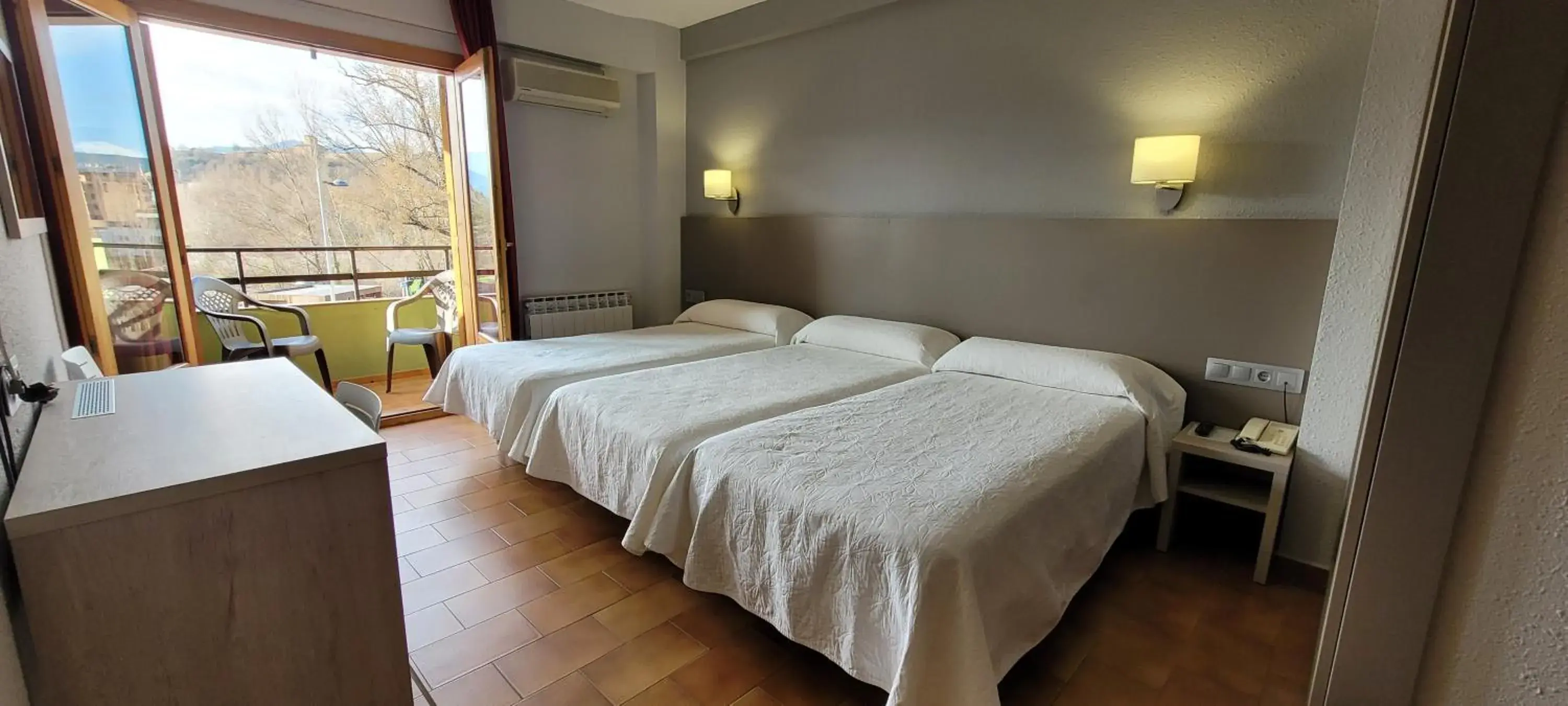 Photo of the whole room, Bed in Hotel Meson de LAinsa