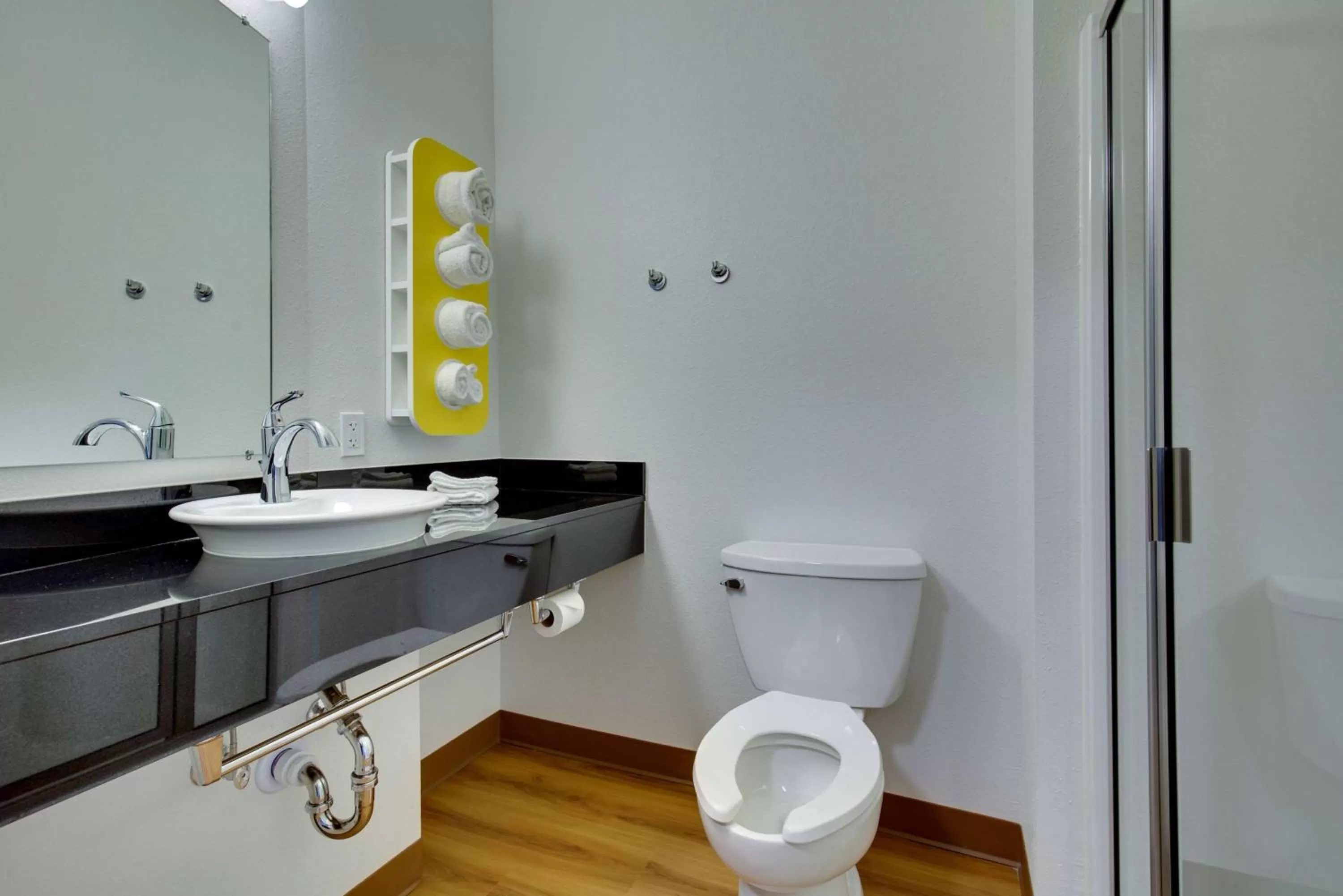 Bathroom in Motel 6 Poplar Bluff, MO