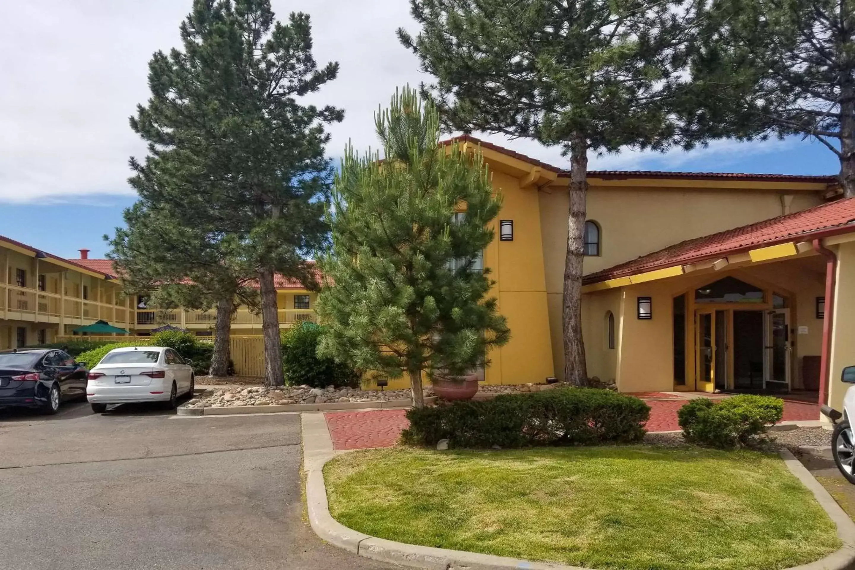 Property Building in Quality Inn Aurora Denver