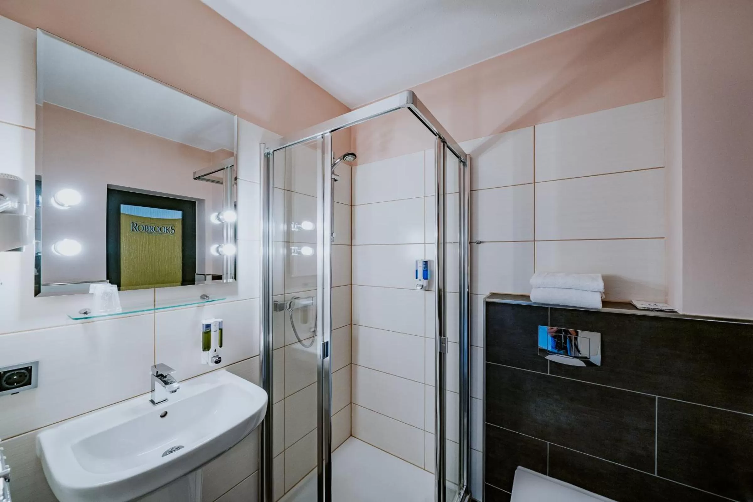 Bathroom in RobrookS Hotel Garni