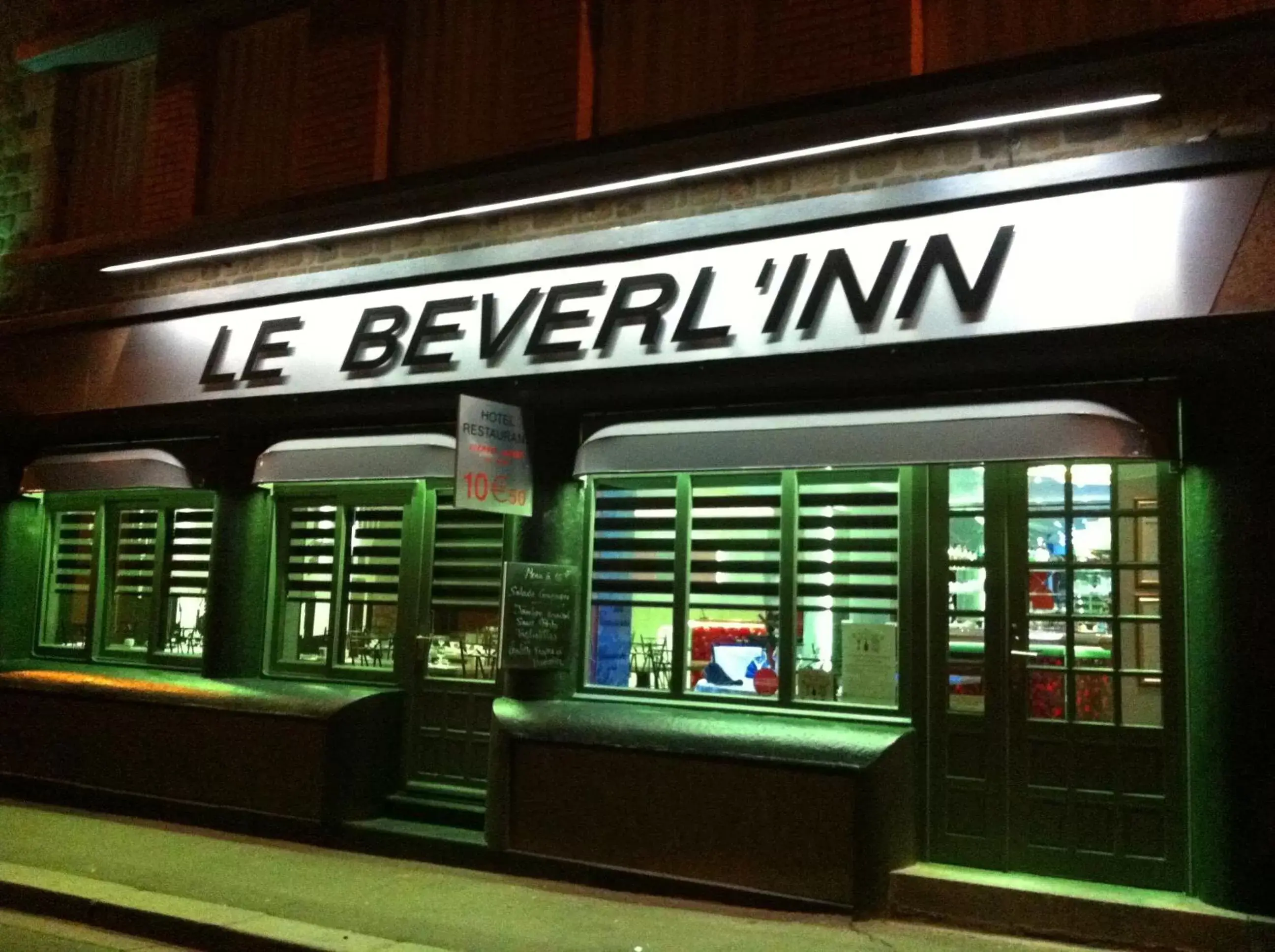 Facade/entrance in Le Beverl'inn