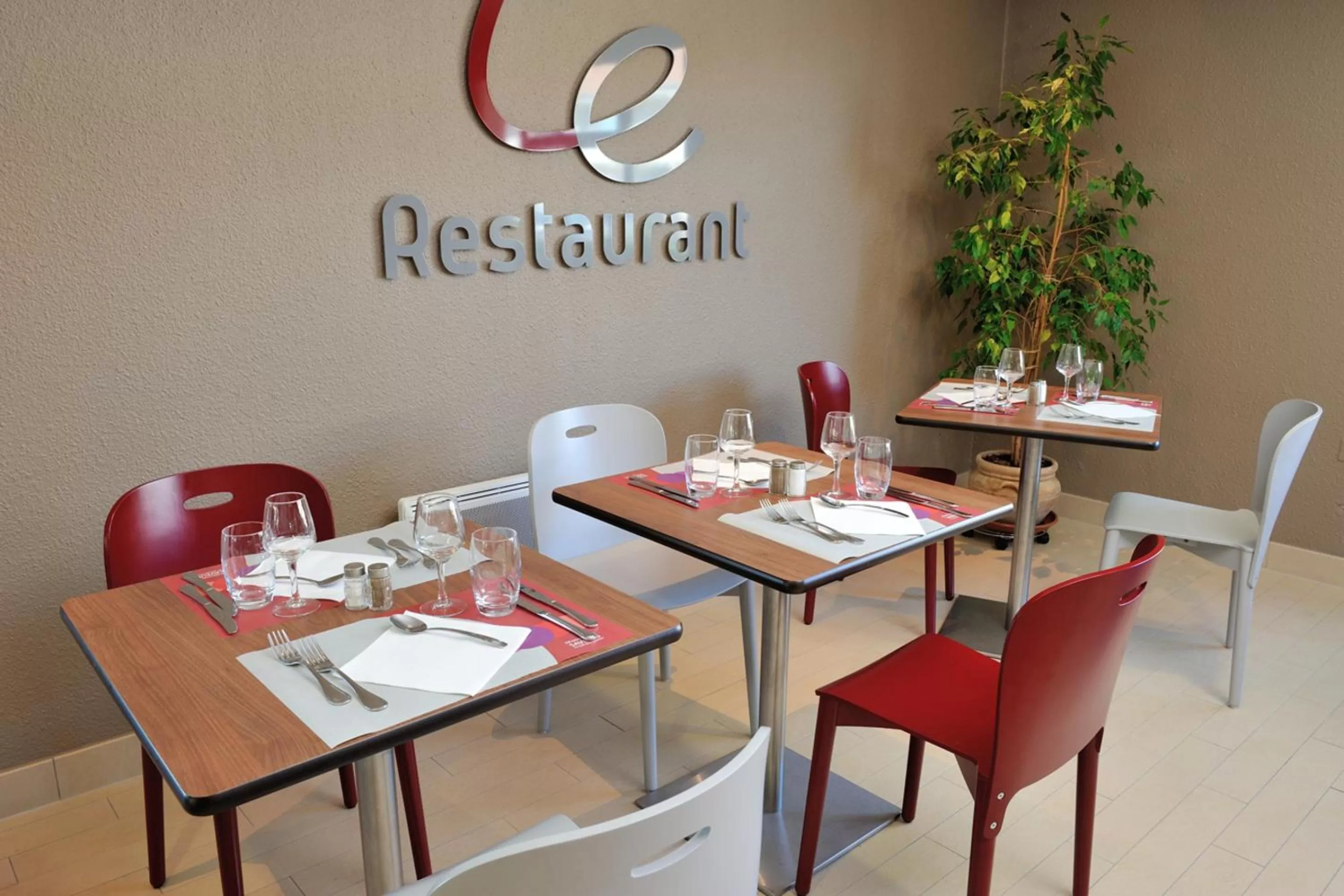 Restaurant/places to eat in Campanile Hotel Beauvais