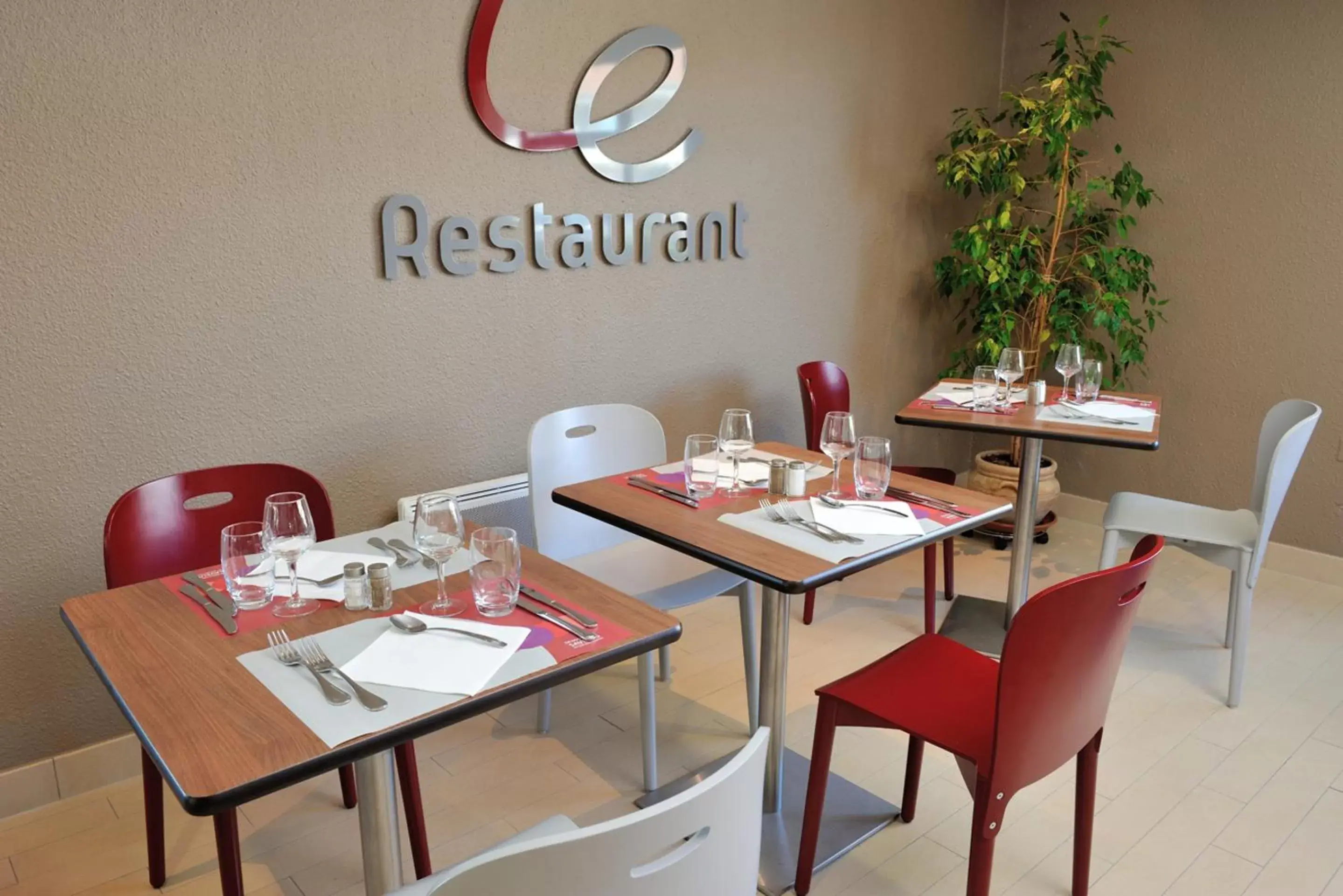 Restaurant/Places to Eat in Campanile Hotel Beauvais