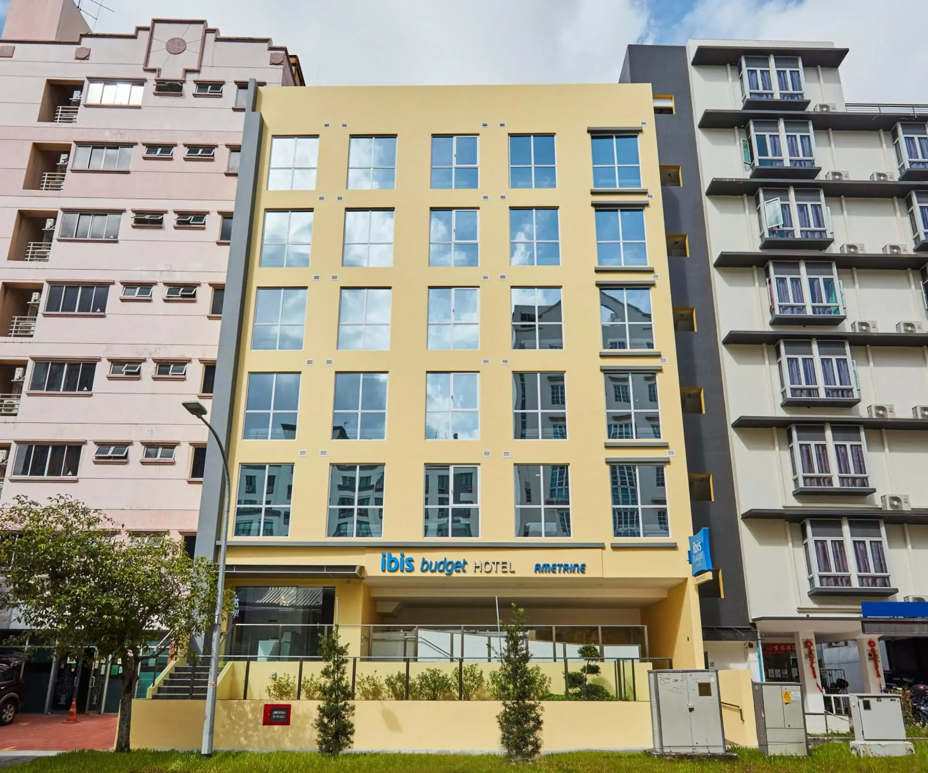 Property building in ibis budget Singapore Ametrine Property building in ibis budget Singapore Ametrine