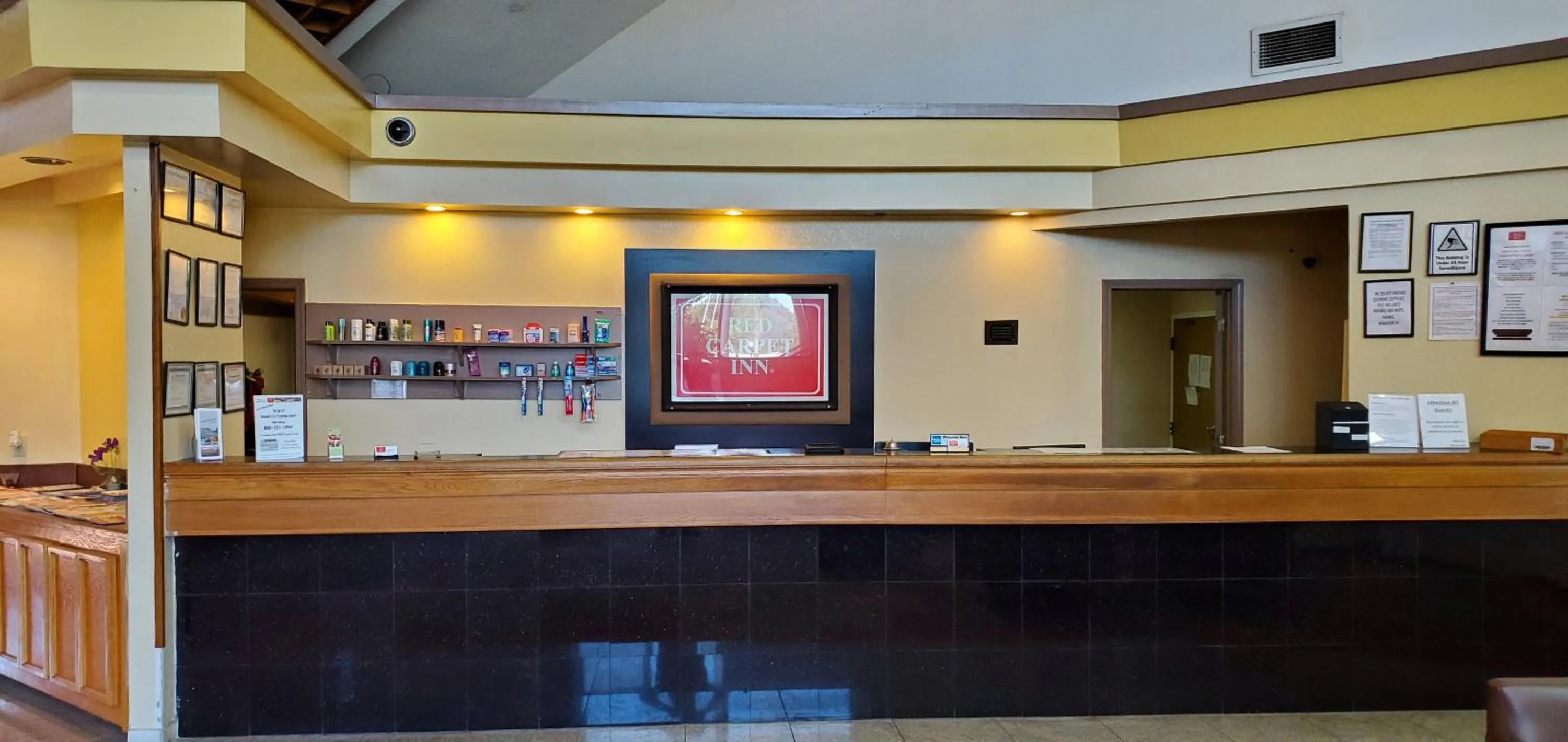 Lobby or reception in Red Carpet Inn-Macon