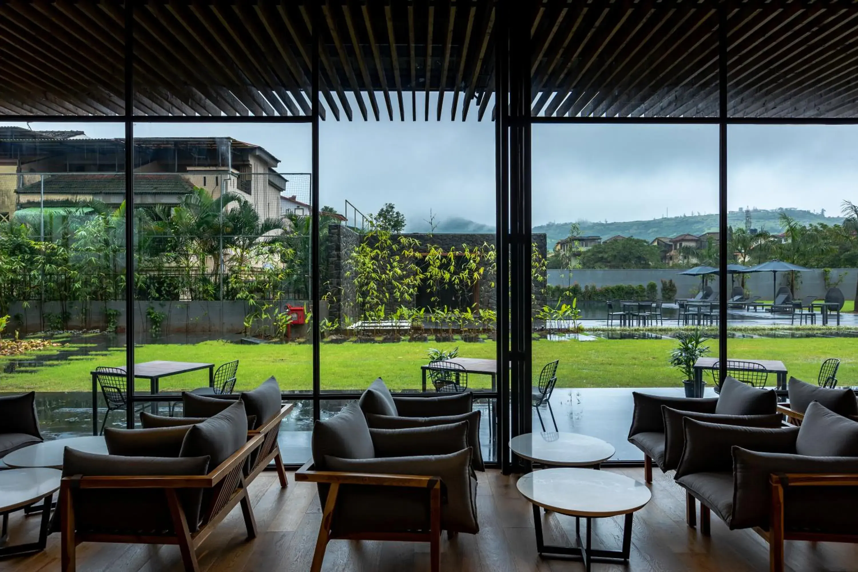 Lounge or bar in Radisson Resort and Spa Lonavala