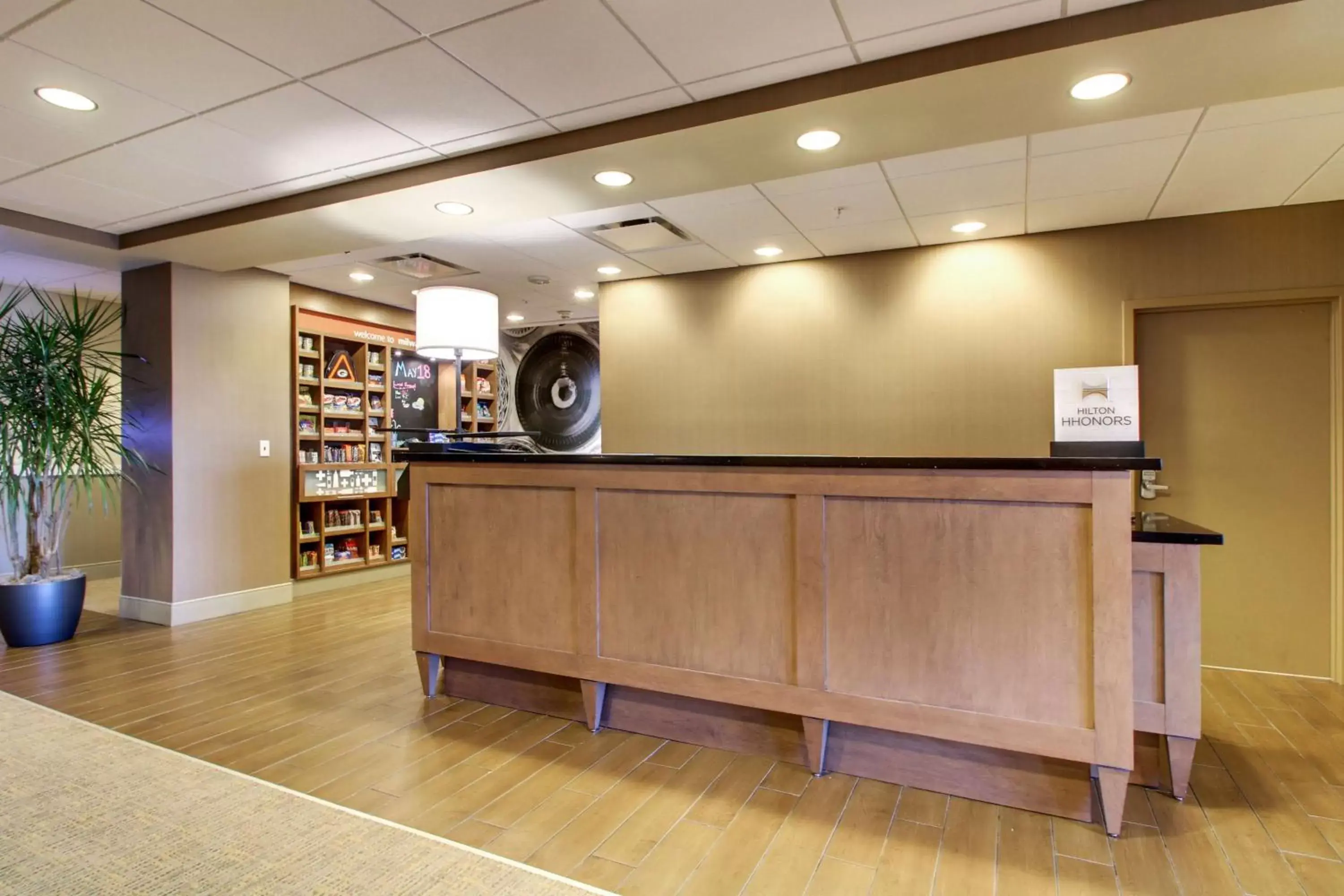 Dining area, Lobby/Reception in Hampton Inn & Suites Milwaukee West