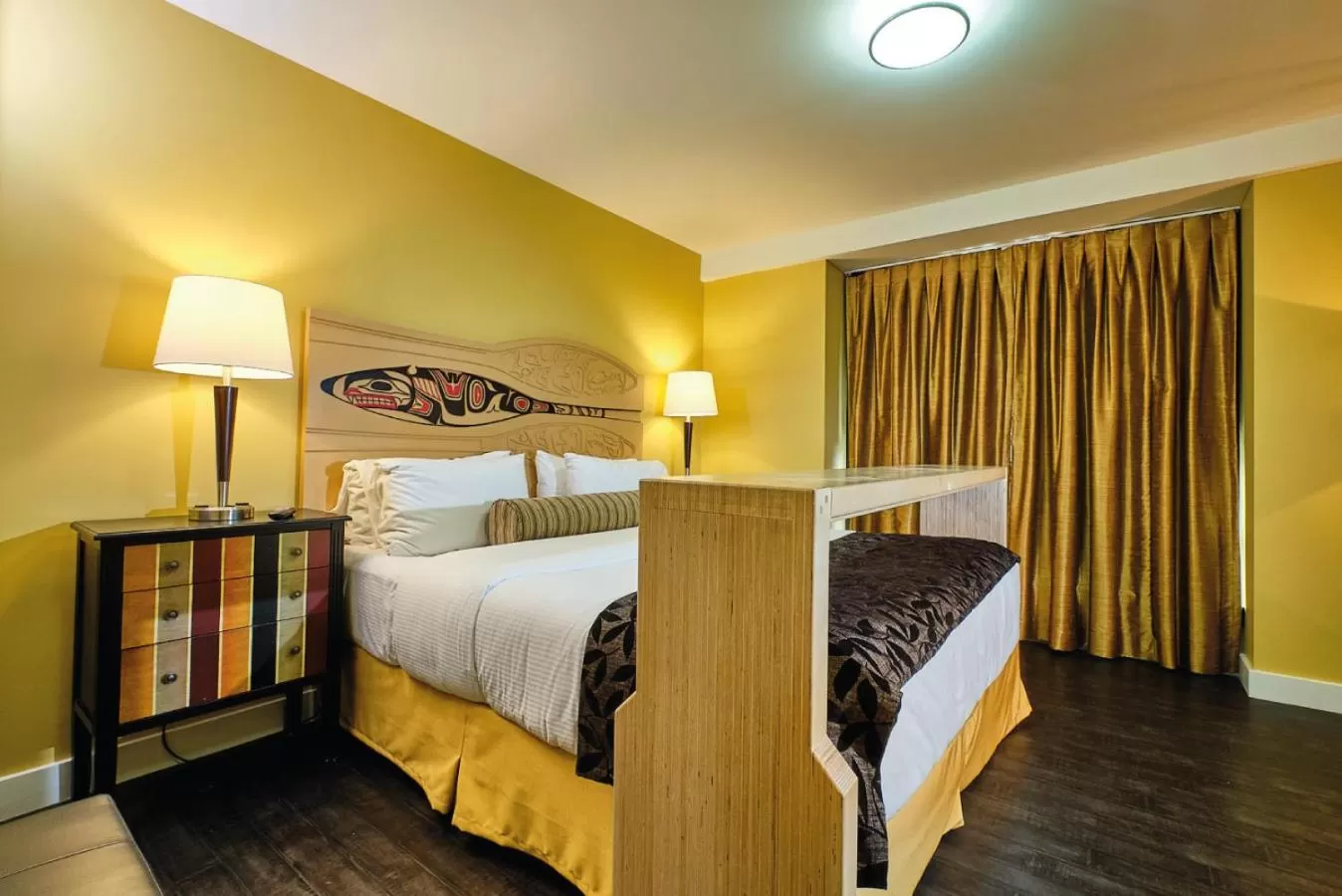 Bed in Skwachàys Lodge