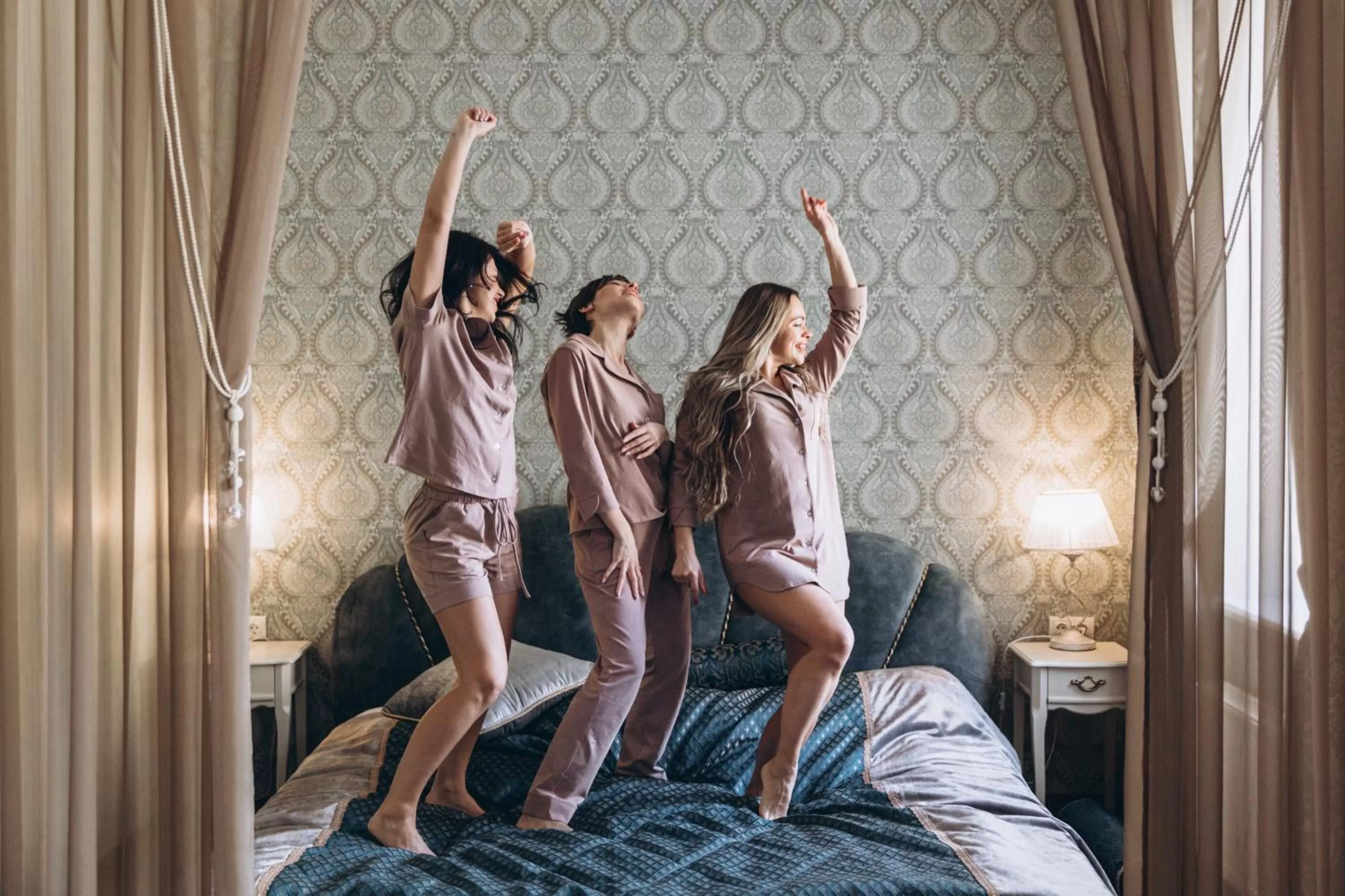 People, Bed in Hotel "Mandarin Clubhouse"