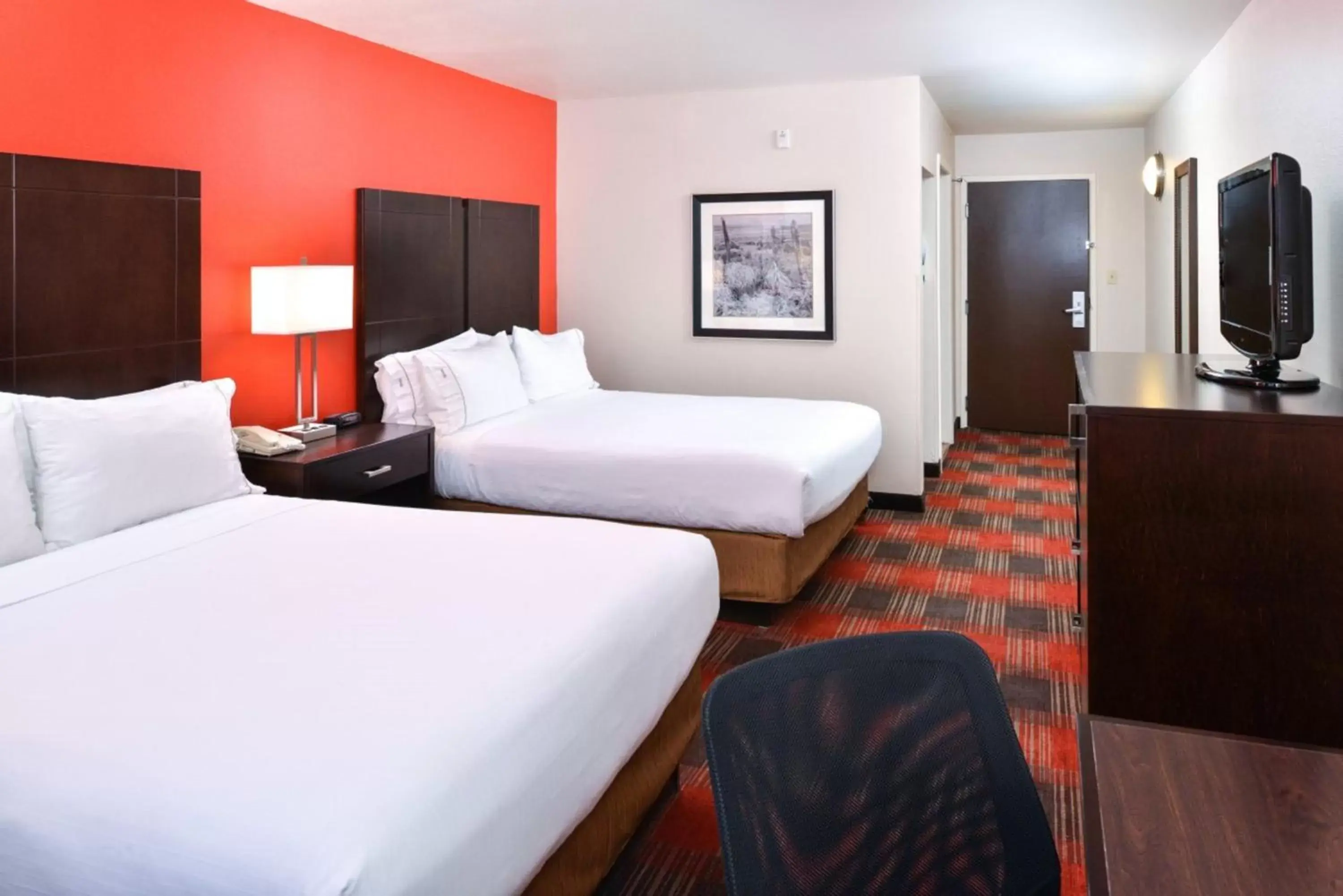 Photo of the whole room, Bed in Holiday Inn Express Kingman, an IHG Hotel