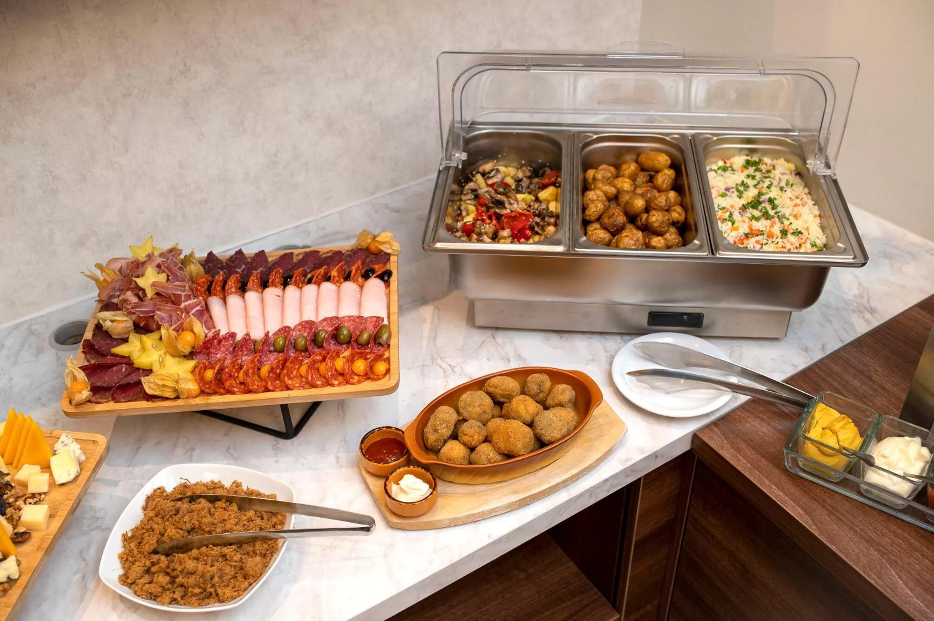 Buffet breakfast in Hotel Opera Garni