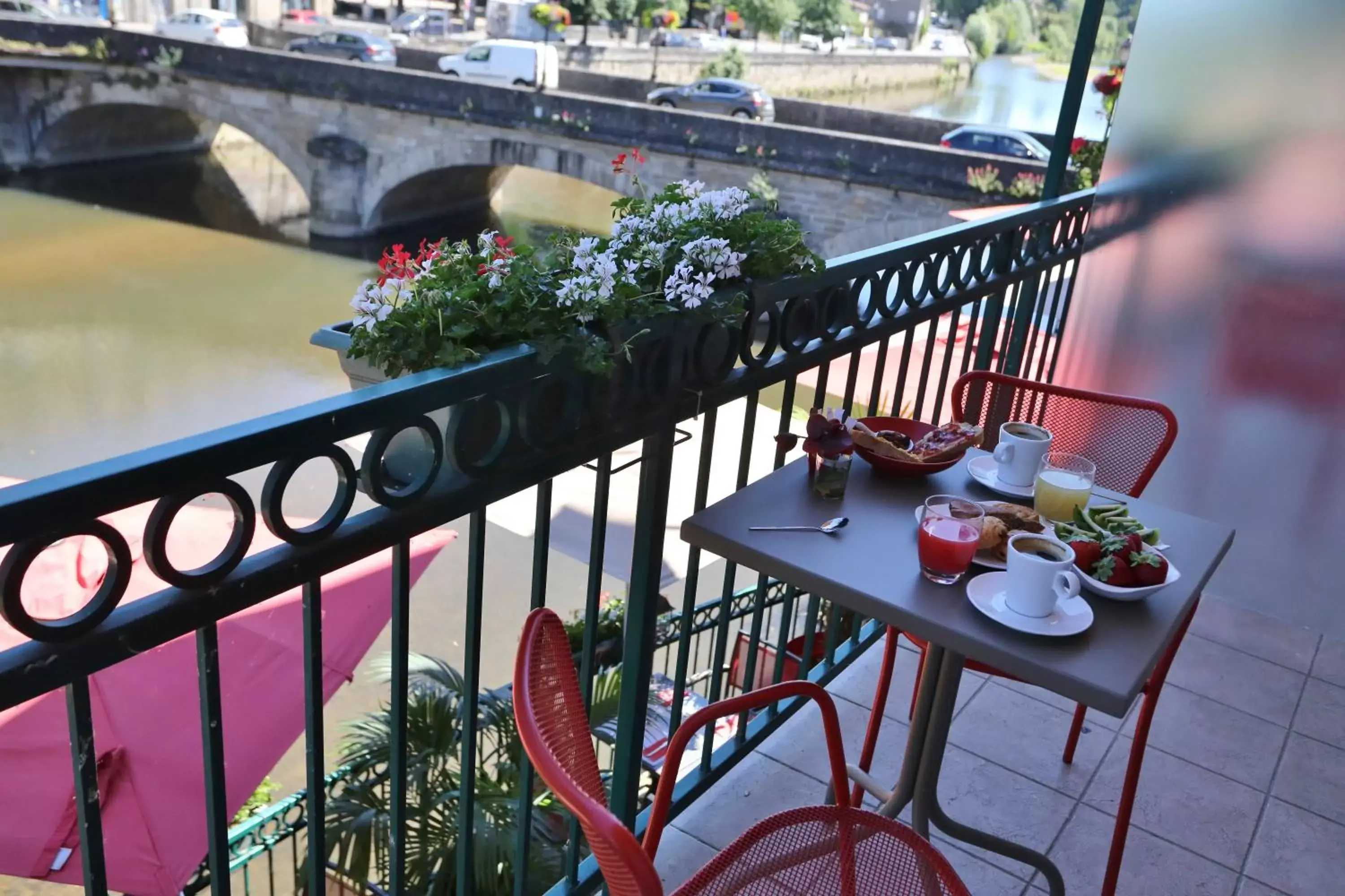 Balcony/Terrace in Best Western Le Pont d'Or