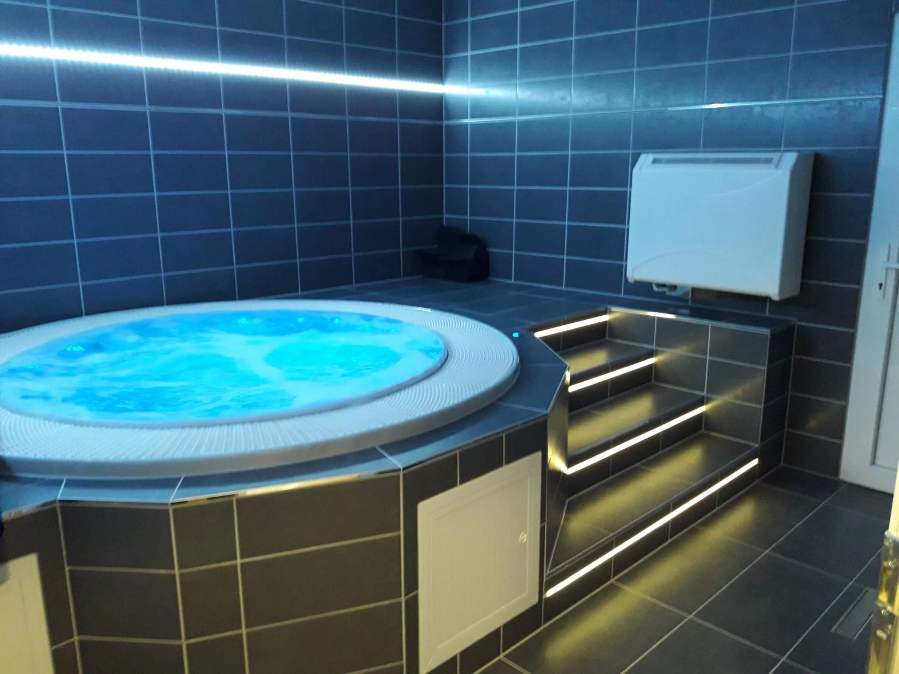 Hot Tub in Hotel Aldo