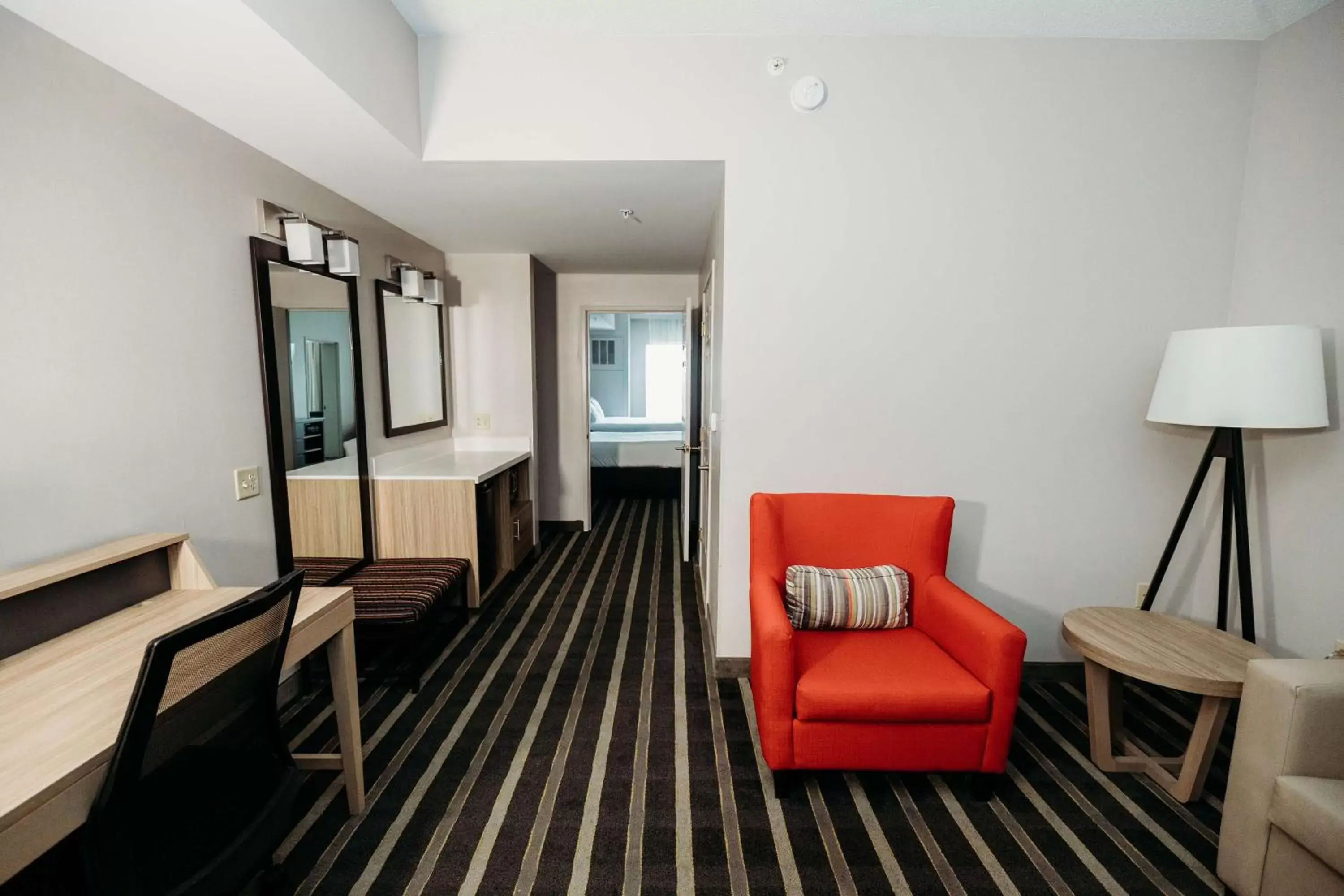 Living room, Seating Area in Country Inn & Suites by Radisson, Lancaster (Amish Country), PA