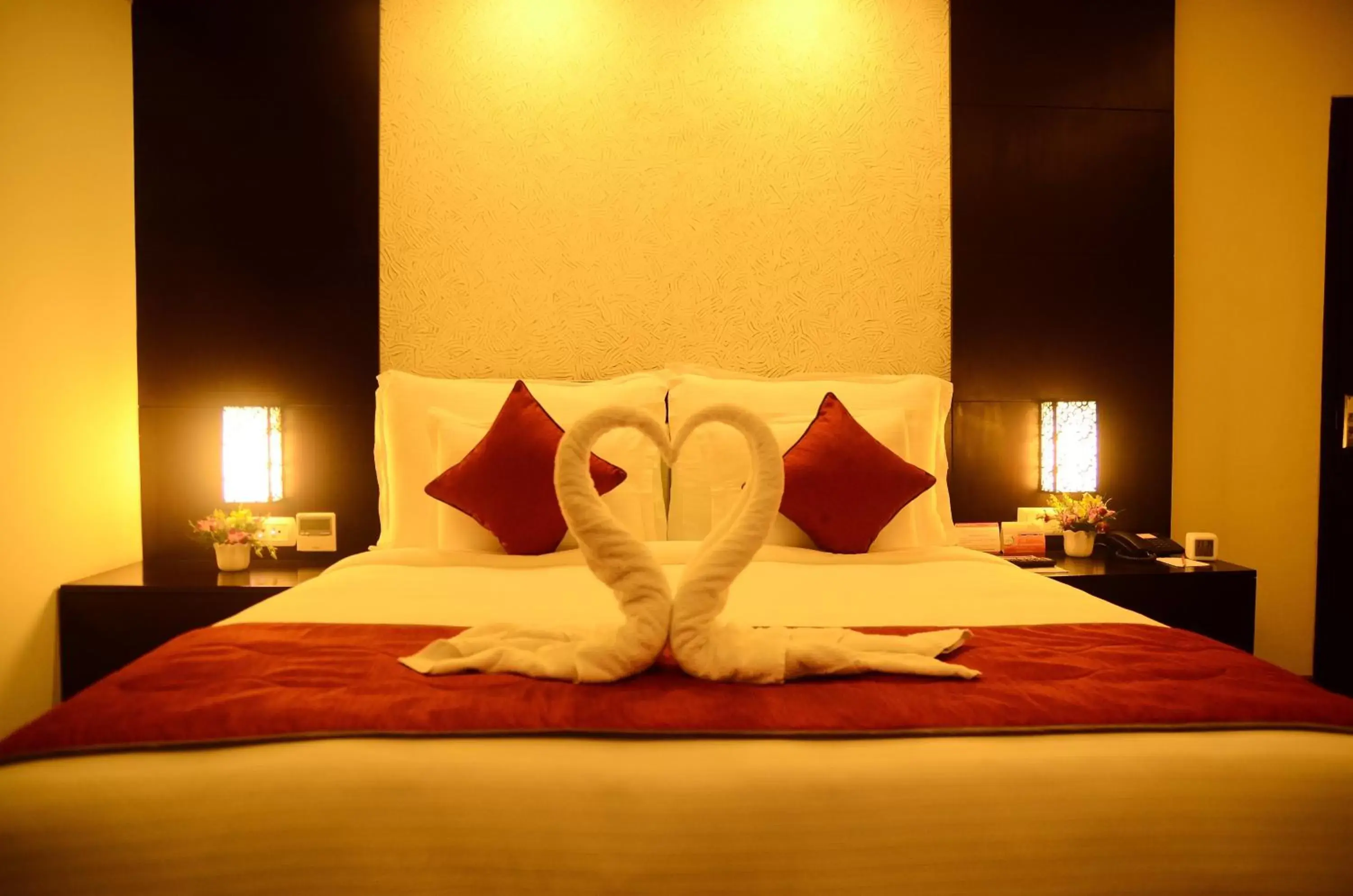 Photo of the whole room, Bed in Ramada Jamshedpur Bistupur