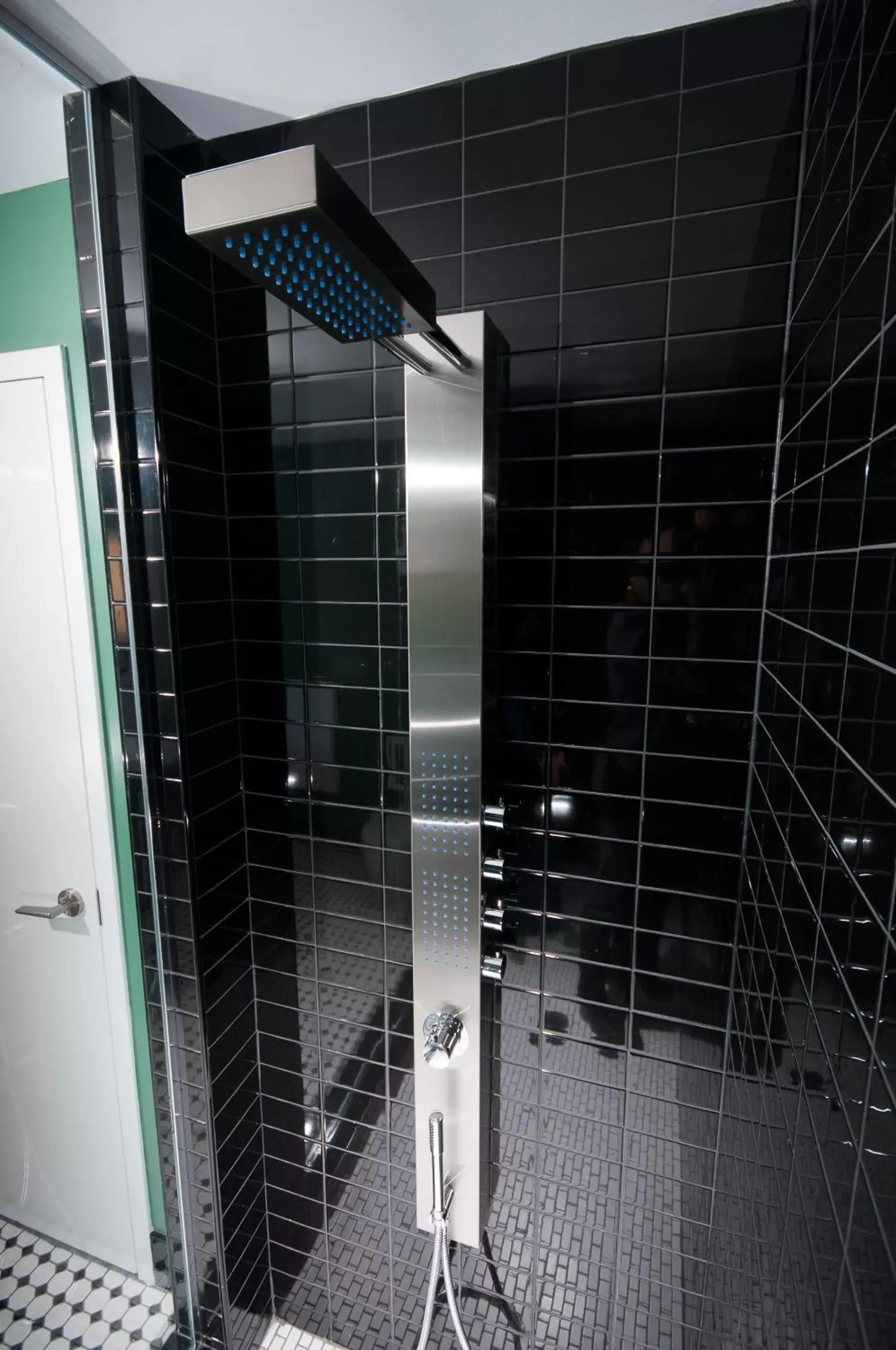 Shower, Bathroom in Hotel Chez Swann