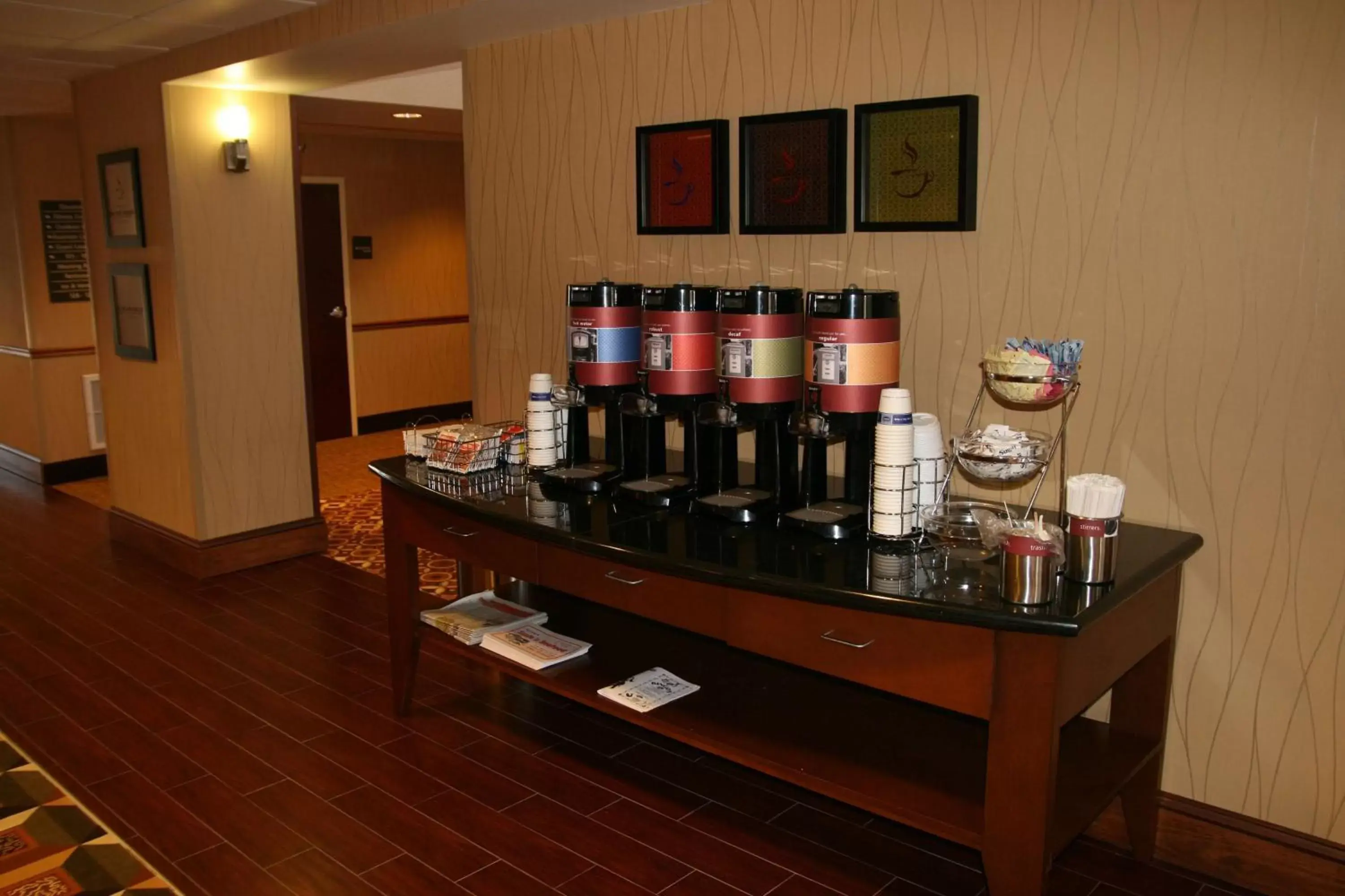 Dining area in Hampton Inn & Suites Morgan City